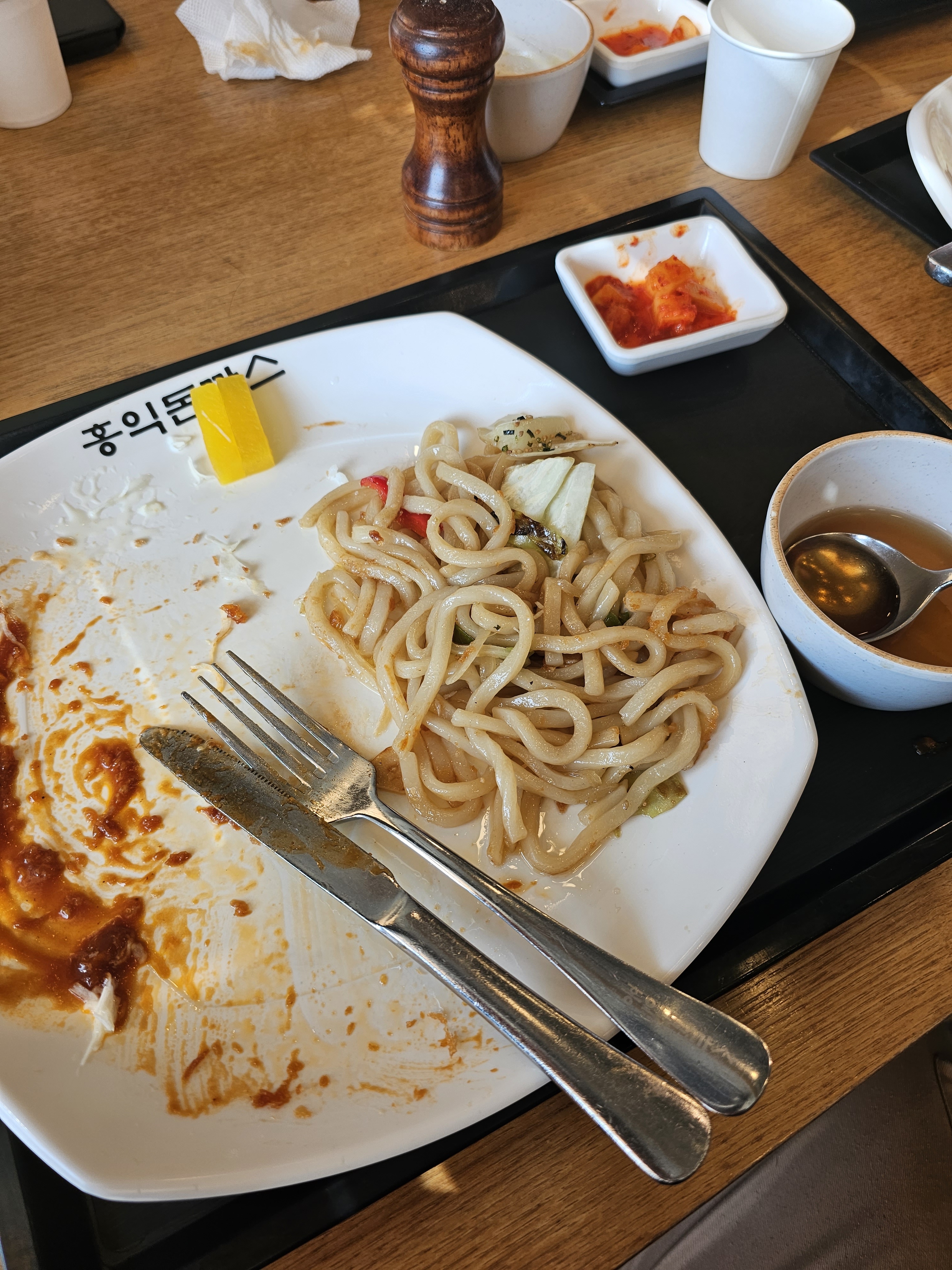 상황 : 11시30분에 3인분 주문함 우리 말고 두세테이블 더 있었음 - 잠시뒤 초등학교