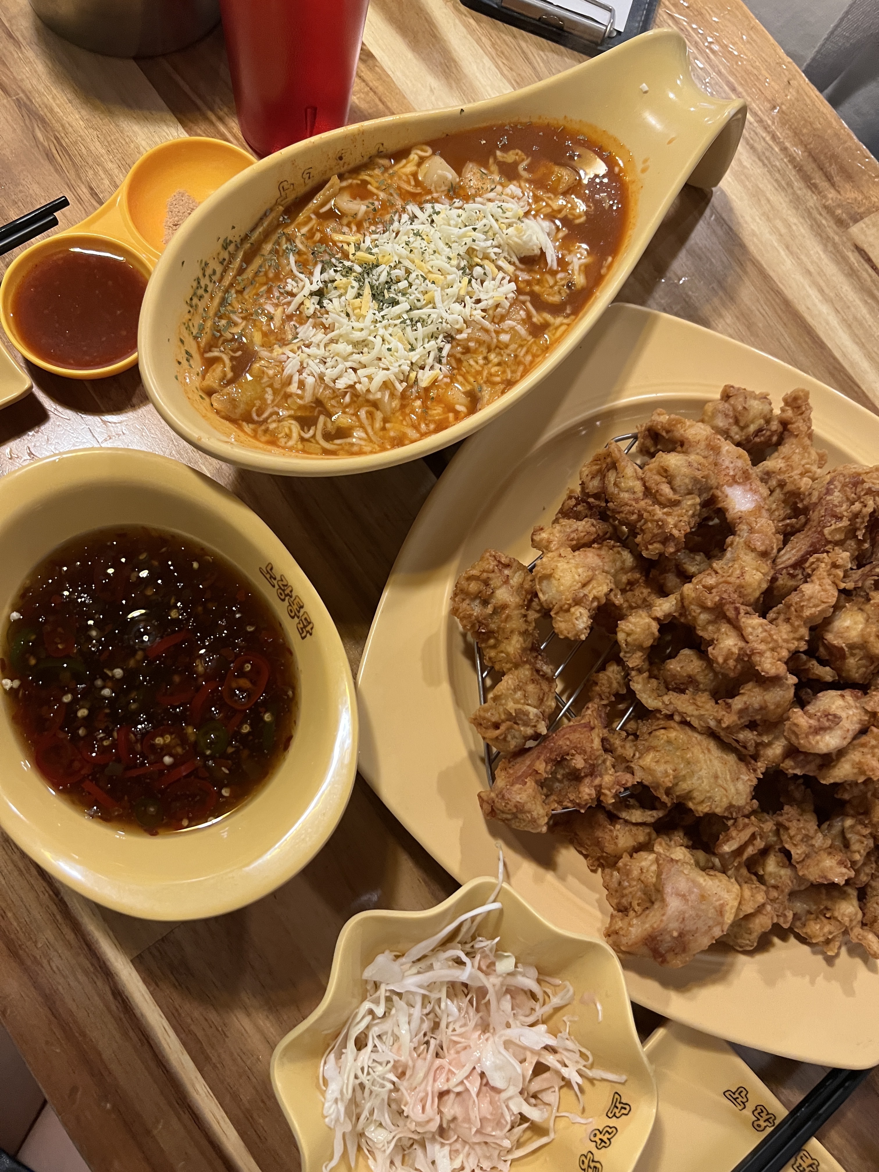 노랑통닭은 양이 진짜 미쳤어여 …. 체고👍 - 천호동 맛집 노랑통닭 천호점