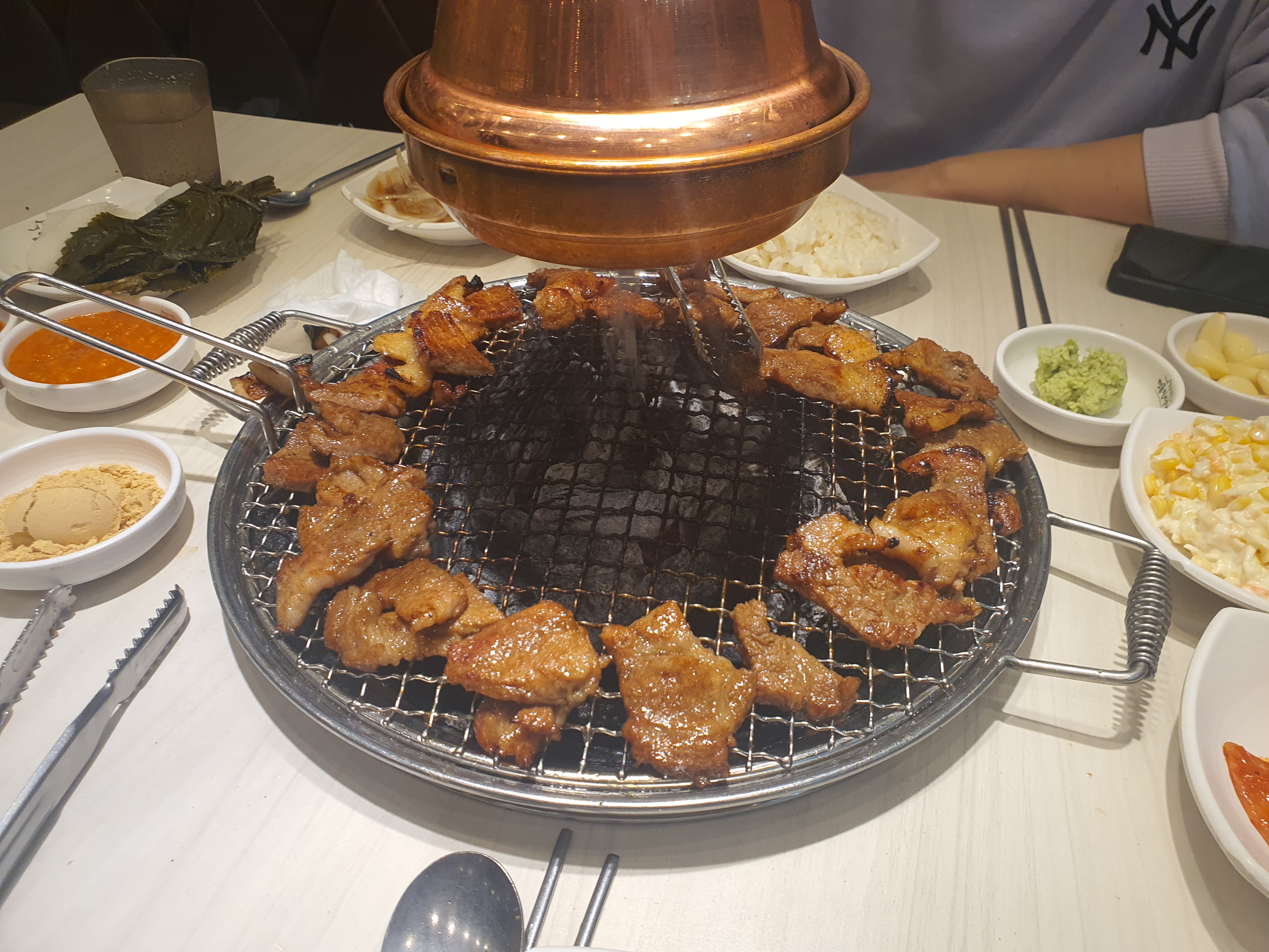 샐러드바도 잘되있고 버섯도 구울 수 있어서 좋았어요!! - 중곡역 맛집 명륜진사갈비 서울중곡점