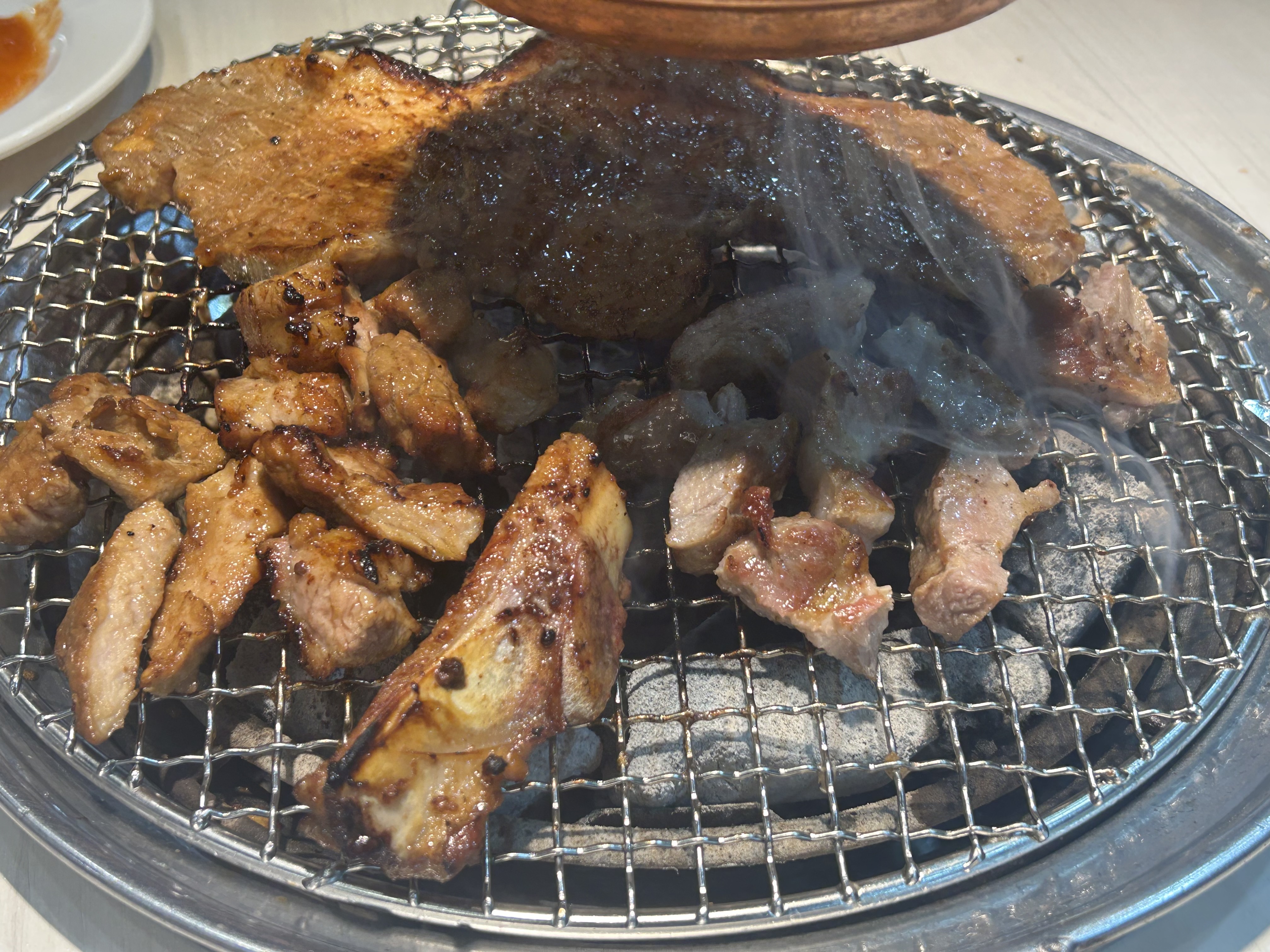고기질이 좋네요 종류도 많아져서 좋구요 근처 명륜진사갈비 다가봤는데 여기가 젤 만족스럽습니