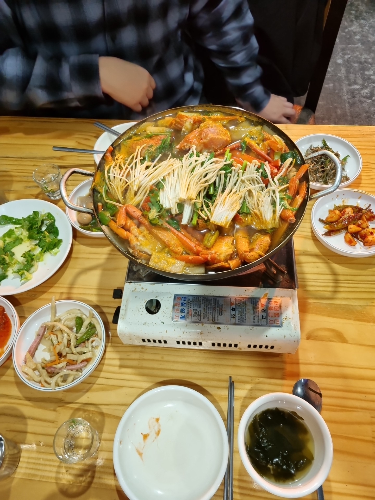 ㅋㅋ 드디여 먹어봅니다 홍게탕.!! 오늘은 수율이 좋은거 같아요 그때 그때 장봐와서 수율이