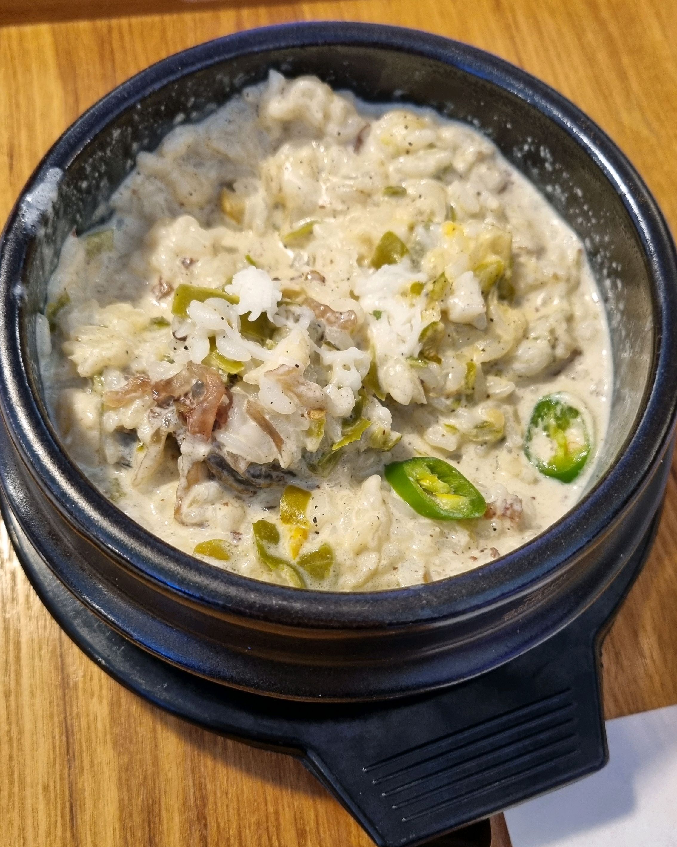  한국 서울 홍대입구역 주변 퓨전 한식당 서울아일랜드