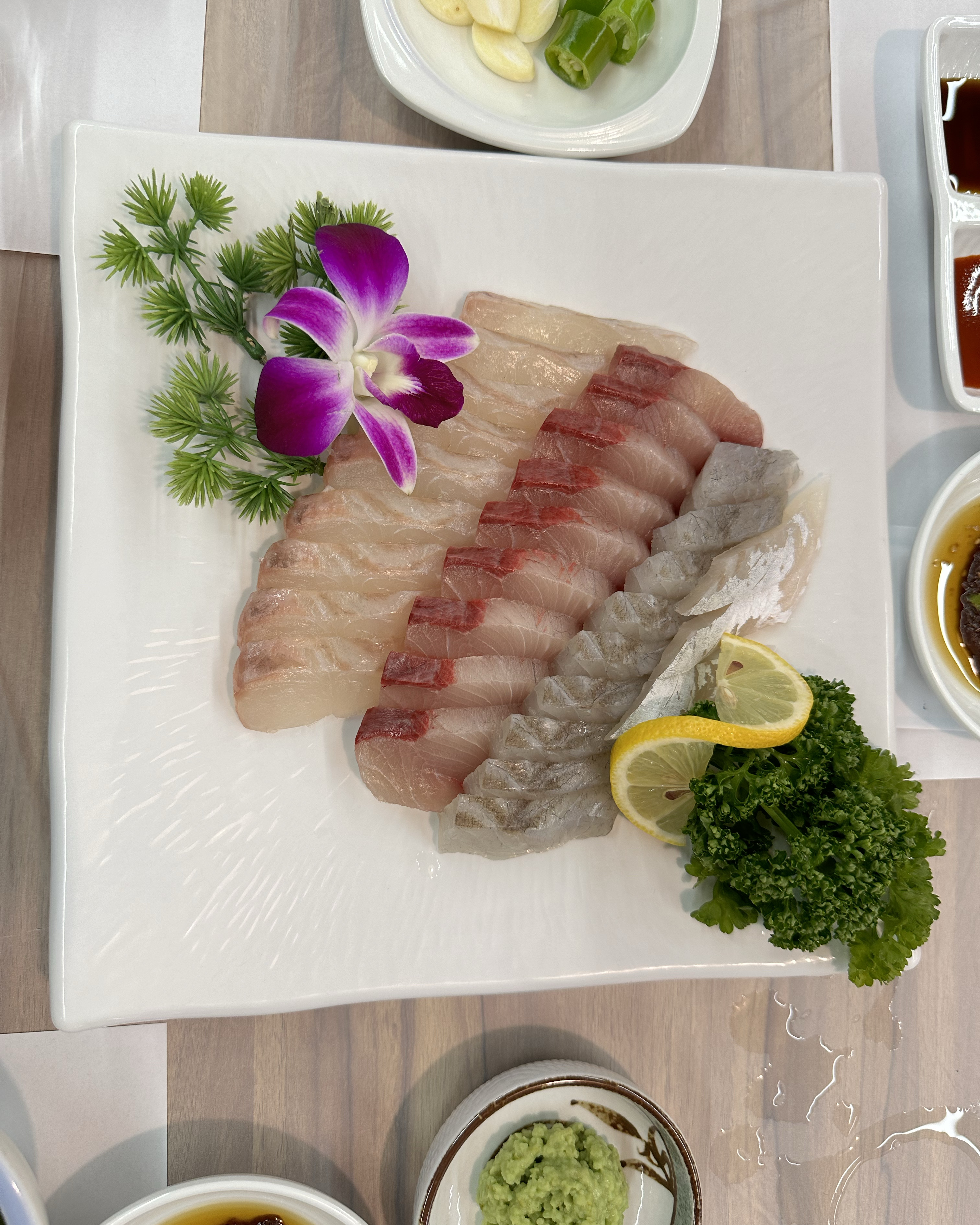회 입문자인 저도 너무 맛있게 먹었네요 - 불당동 맛집 두발횟집 천안점