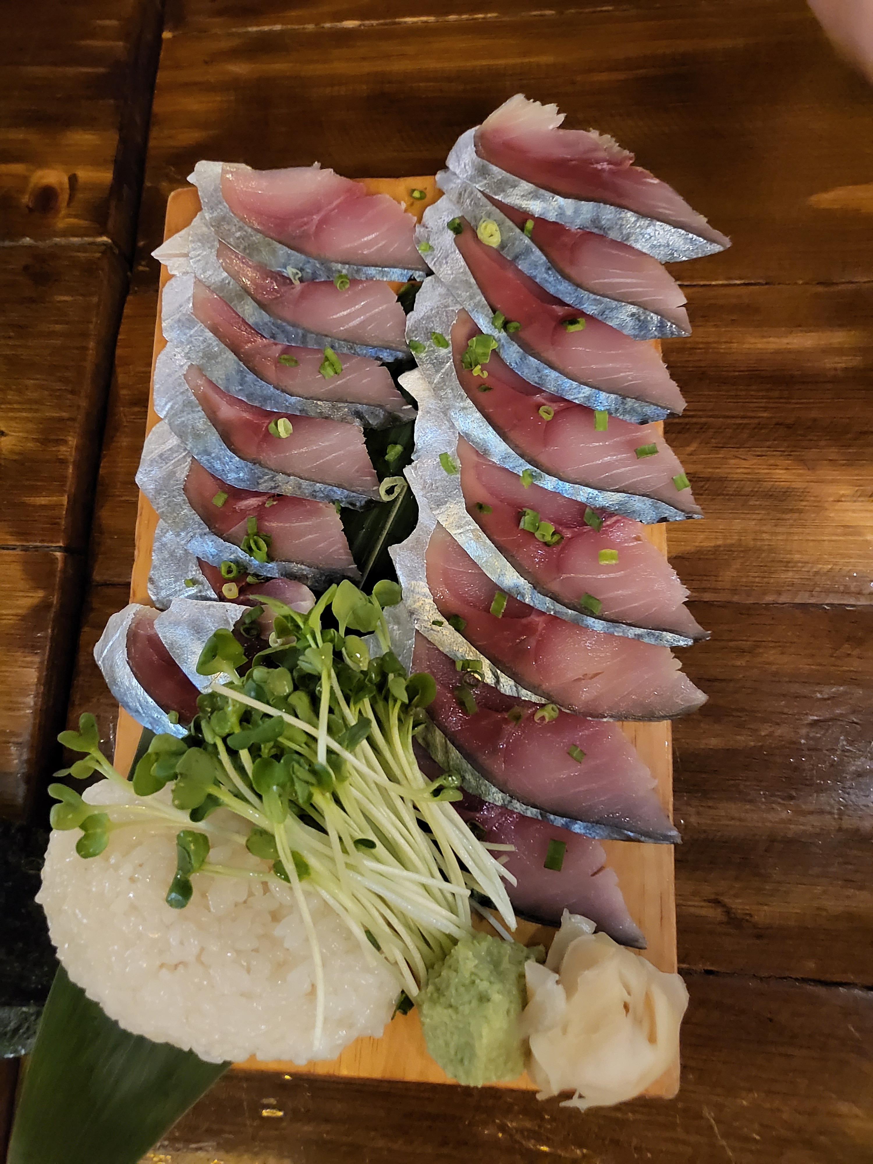 2차로 간곳인데 숙성 고등어 초절임이 맛있고 .탄탄미소나베도 느끼함 없이 맛있어요. 직원분