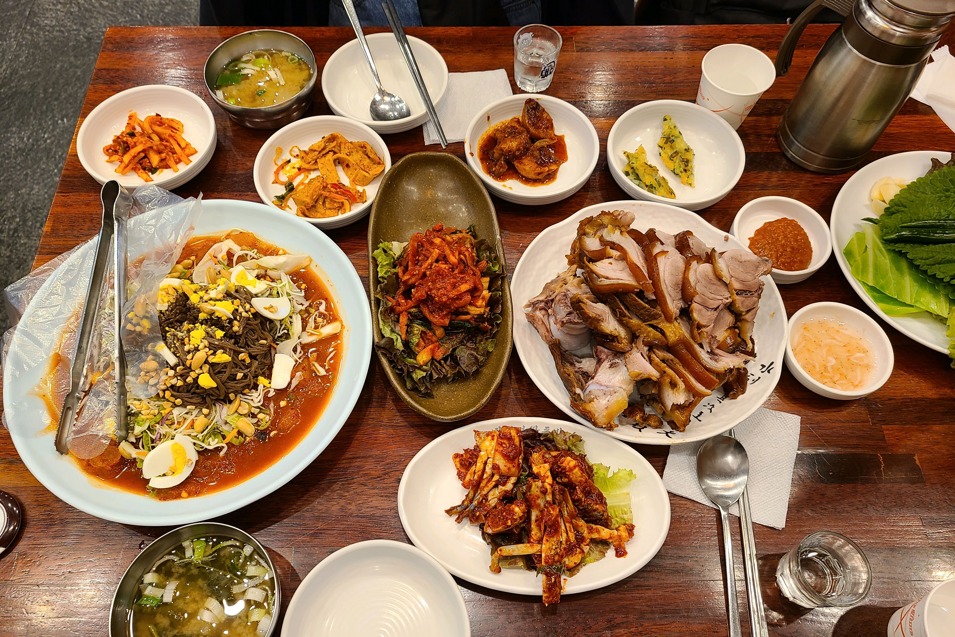 살짝 번화가에서 떨어져서 조용하고 맛있어서 좋아요 :-) - 천호동 맛집 장원보쌈족발