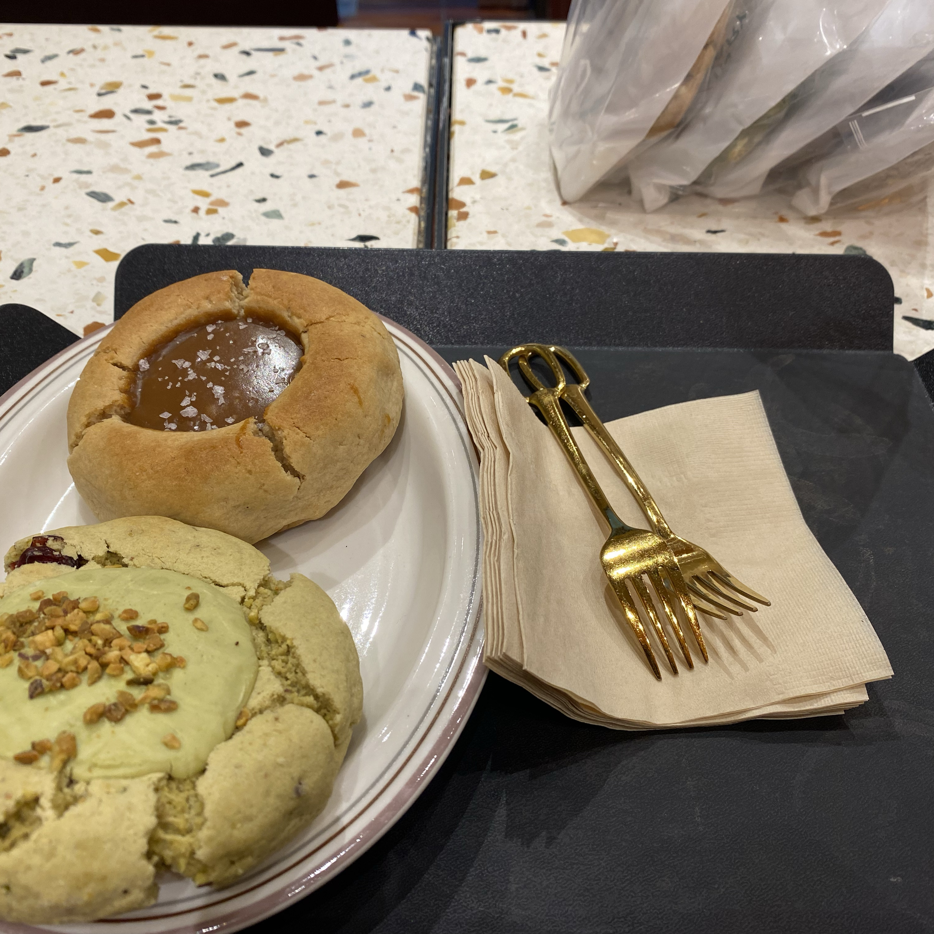 예쁘고 맛있어보이는 쿠키가 많았어요 - 천호동 맛집 그레인바운더리 천호점