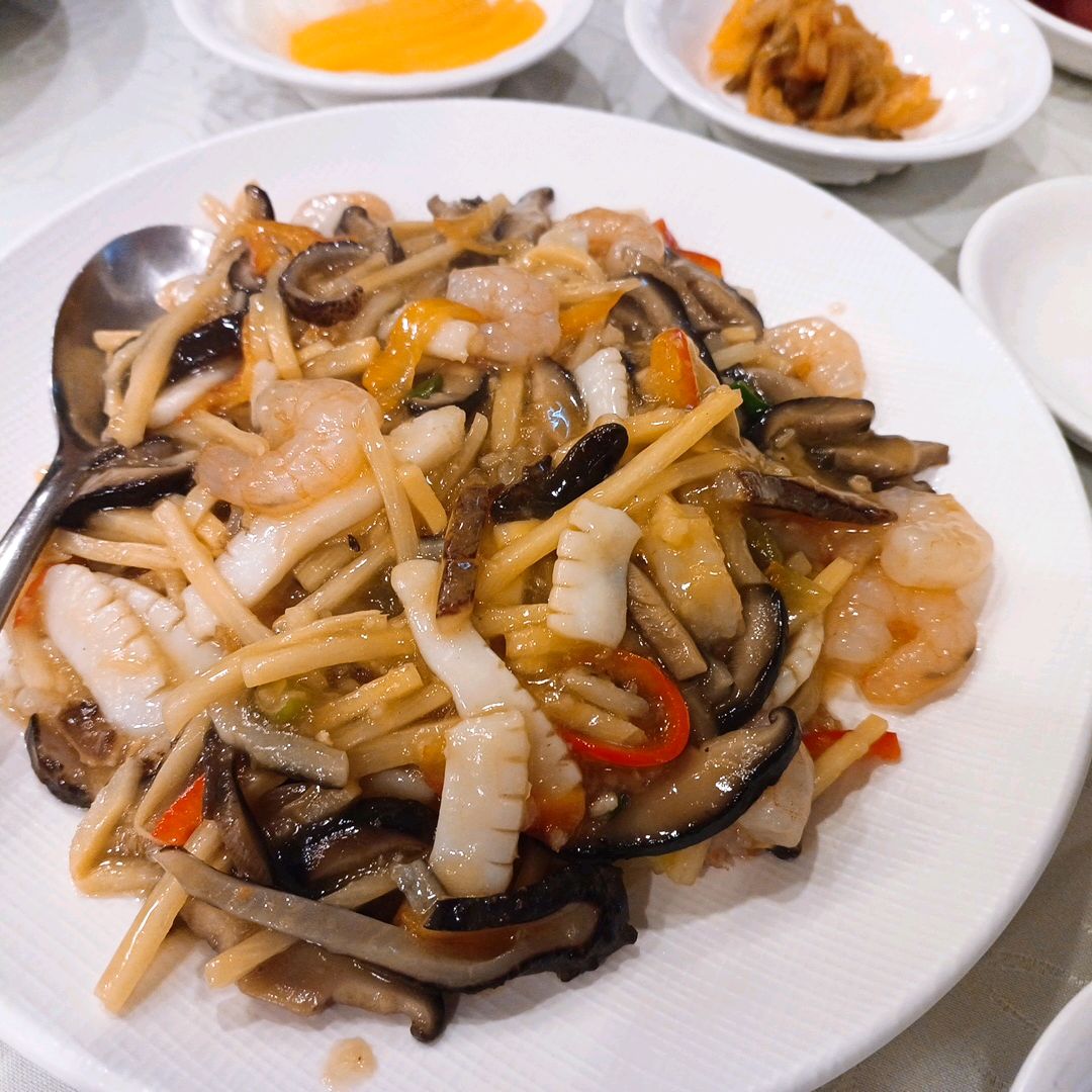 차이나타운에서 점심 먹을곳을 찾다가 우연히 발견하고 들어갔는데 생각보다 너무 괜찮은것같아서