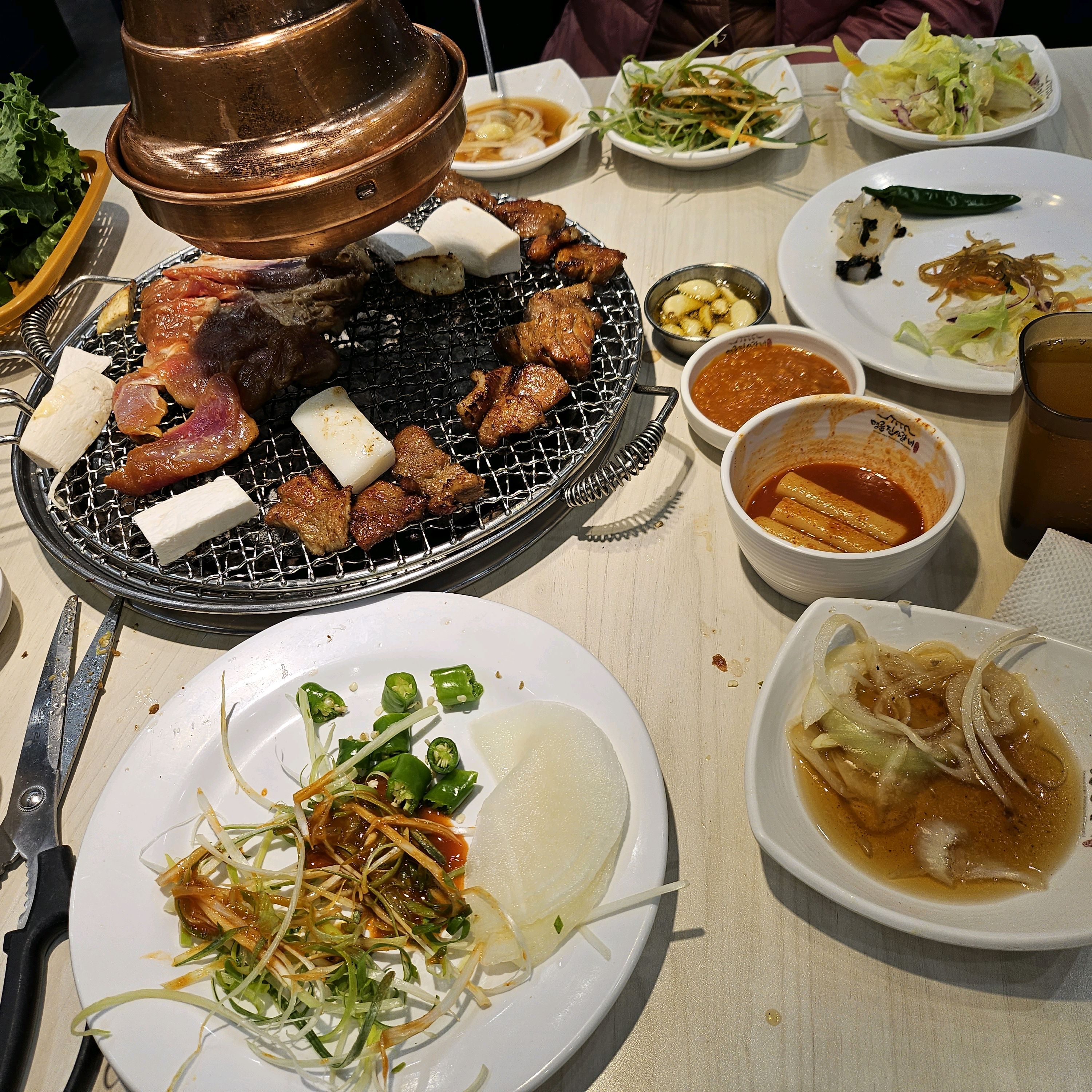 처음 가봤는데 고기 품질도 괜찮고 샐러드바도 깔끔하게 잘되어있었어요. - 오류동 맛집 명륜진사갈비 서울오류점
