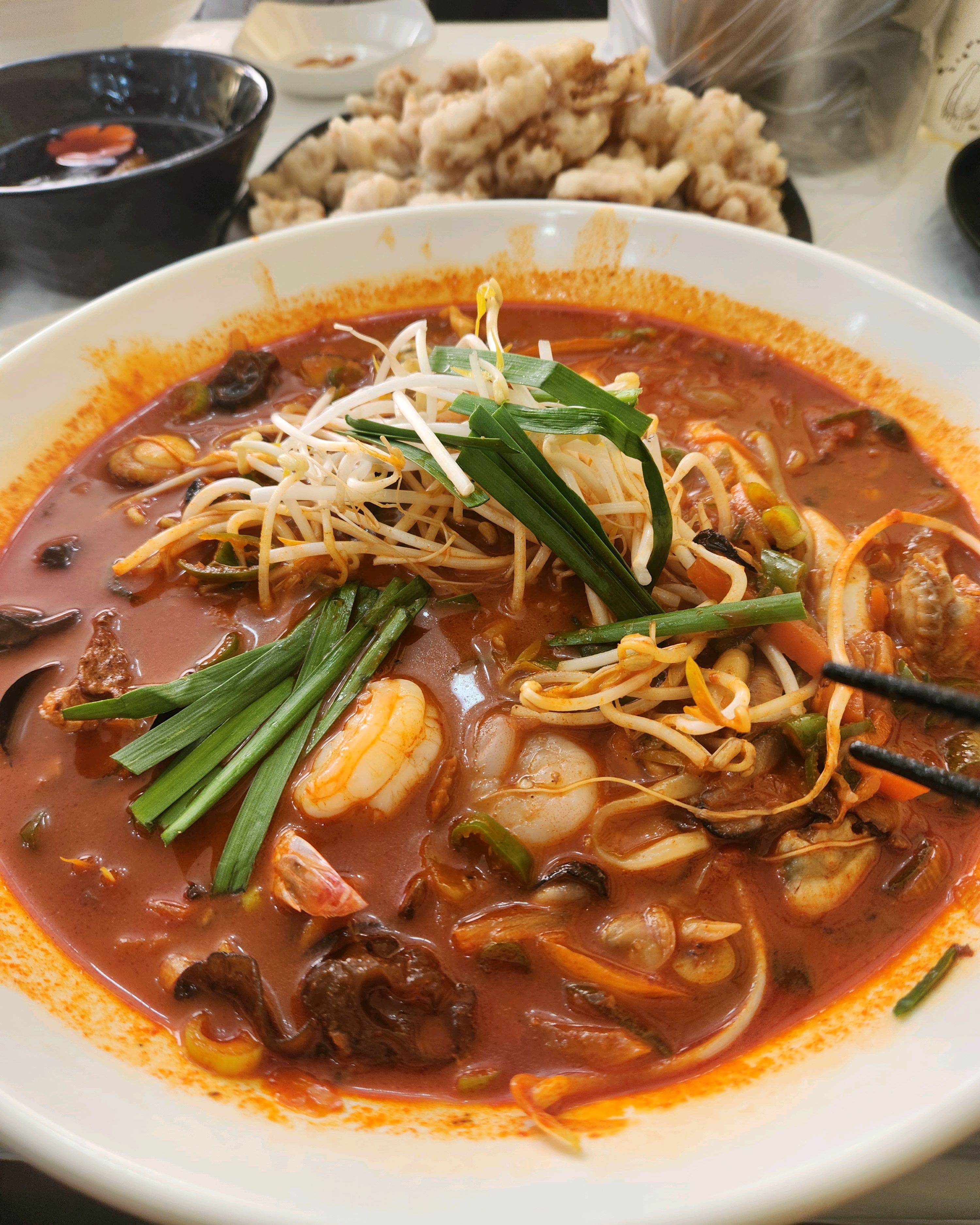 우연치않게 낚시왓다가 낙시하면서 짬뽕한그릇 시킬려고 배민검색해서 시켯는데 너무맛잇어서