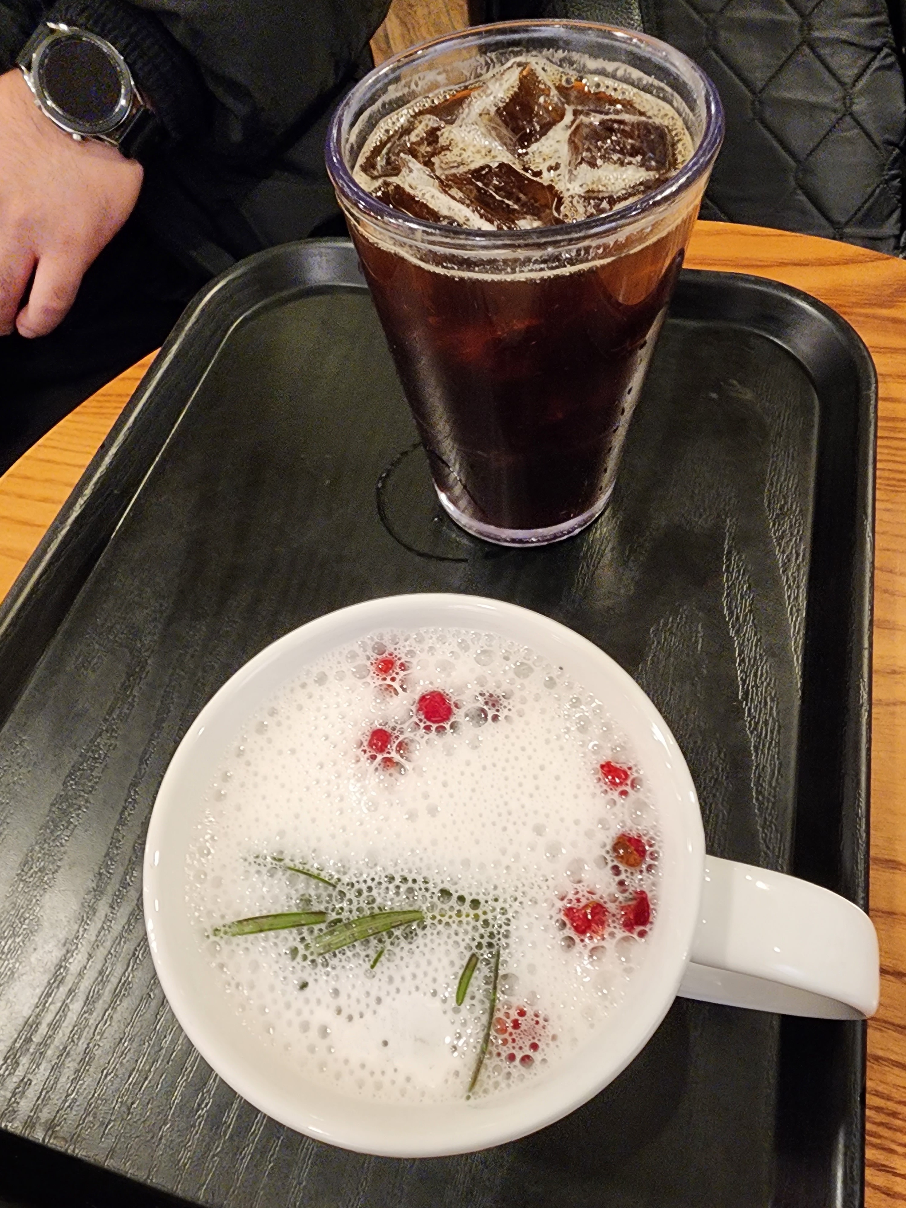 역앞쪽에 큰 매장보다 규모는 작지만 사랑방 같이 정감이 있어서 좋아요. - 부산역 맛집 스타벅스 부산역점