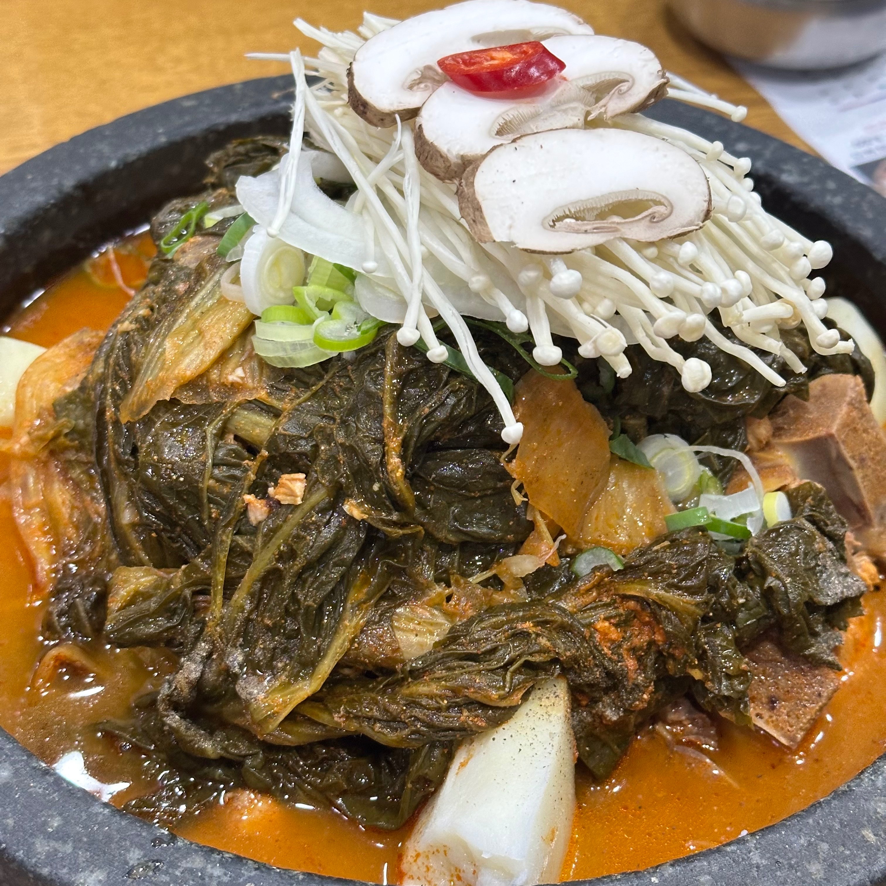 솥? 뚝배기? 에 나와서 깜짝놀랬어욬ㅋㅋㅋㅋ - 망원동 맛집 왕뼈감자탕 망원직영점