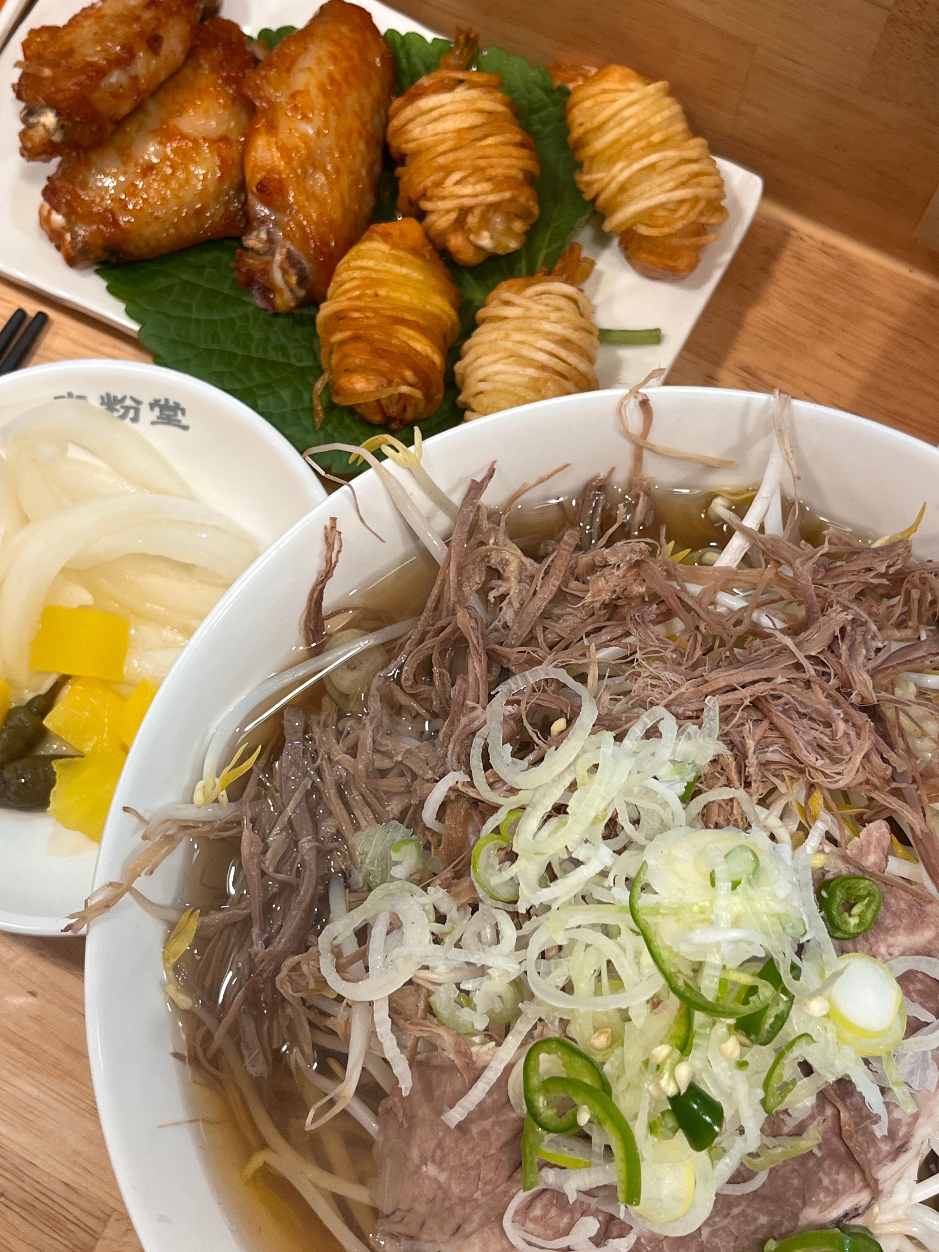 한국인에게젤 잘맞는 쌀국수 맛이라고 생각해요, 맛있게 잘먹엇습니당! 근데 새우말이는 새우가
