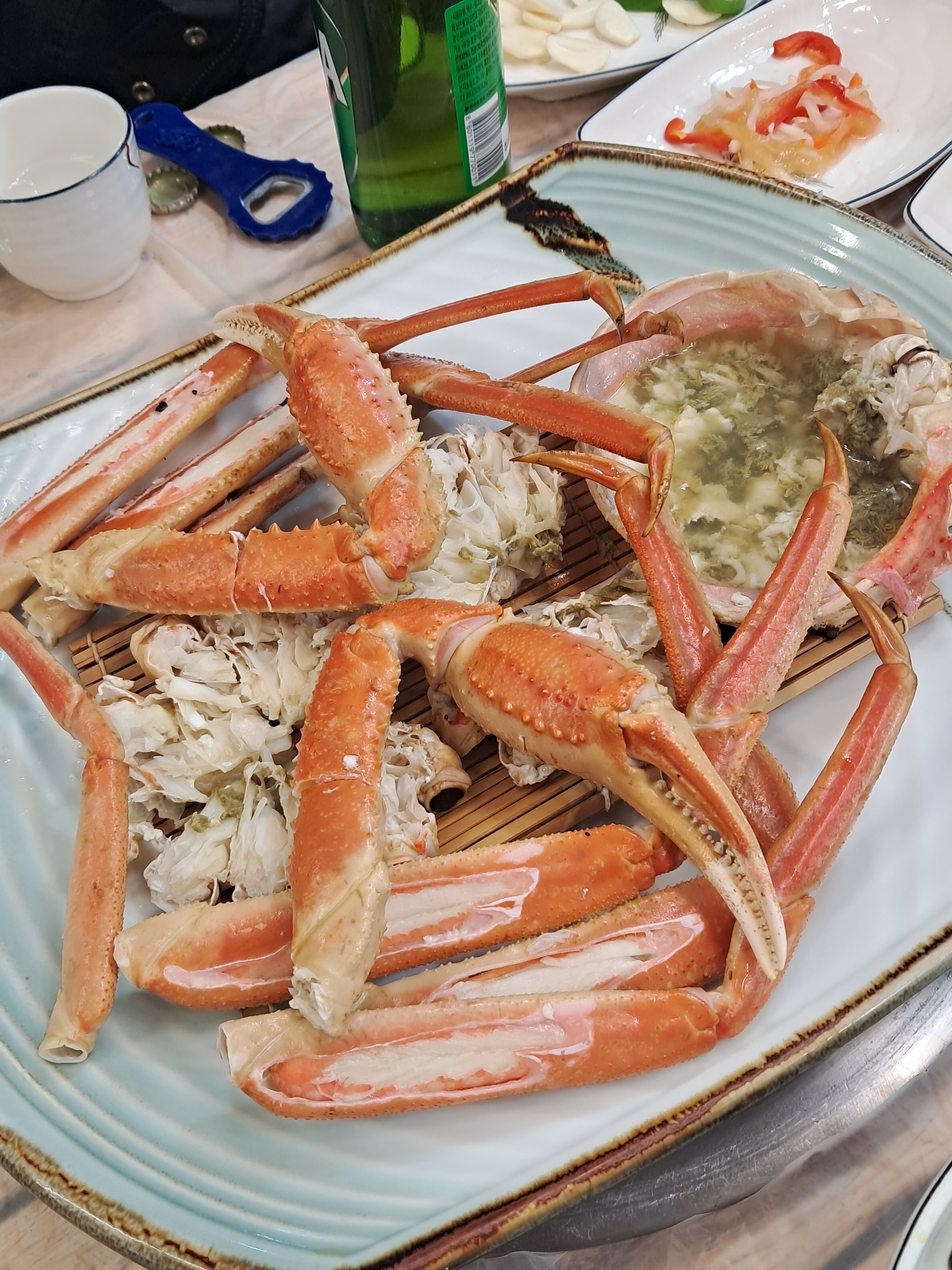 위치좋고 사장님도 친절하세요. 물론 맛도 맛있습니다 ㅎㅎ!!!마무리 대게장비빔밥도 장난아니