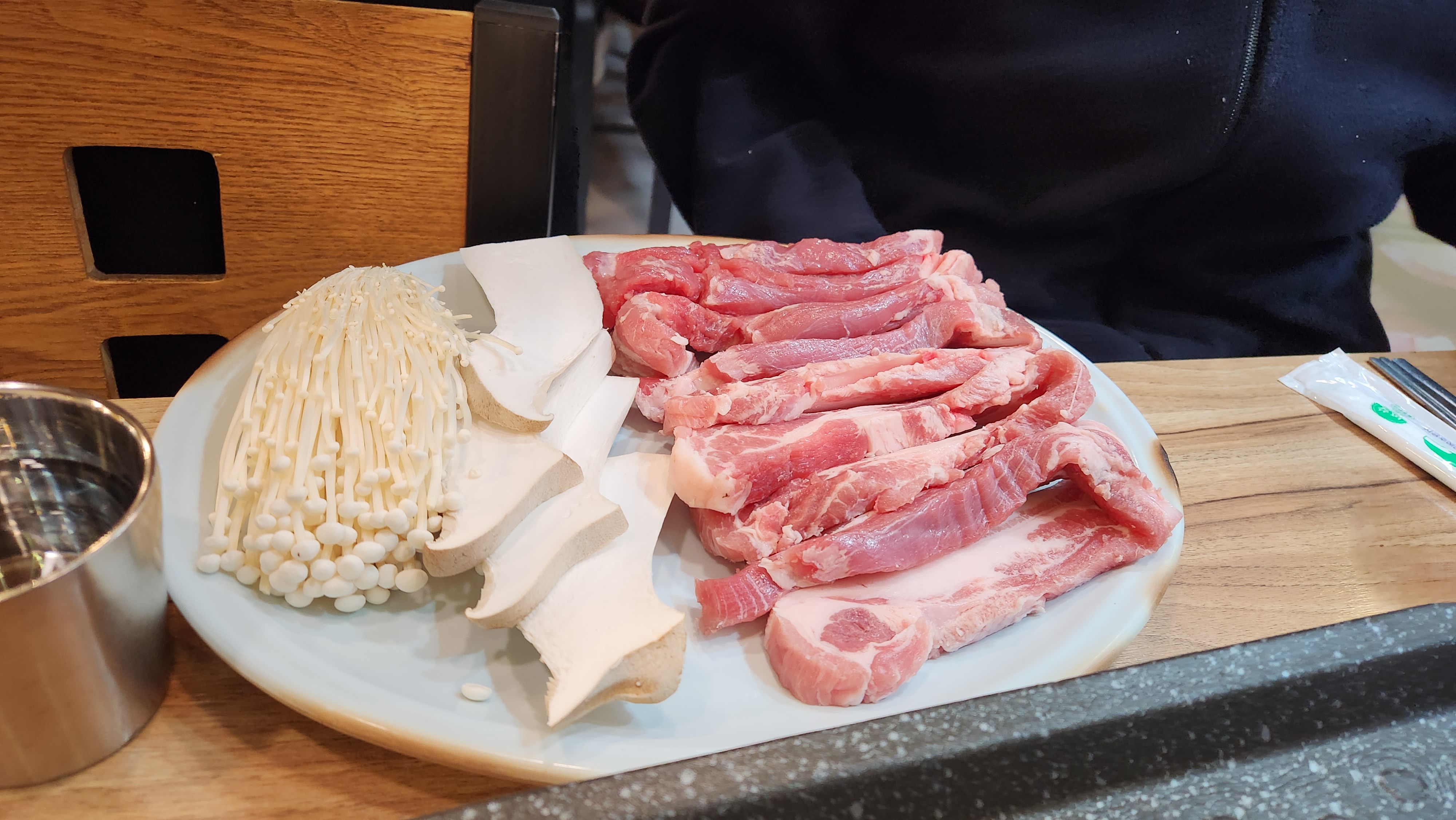 맛있게 먹다가 잘 익은 고기 사진을 못 직었네 ㅎㅎ 점심으로 삼겹 최고^^ - 천호동 맛집 갓삼겹살