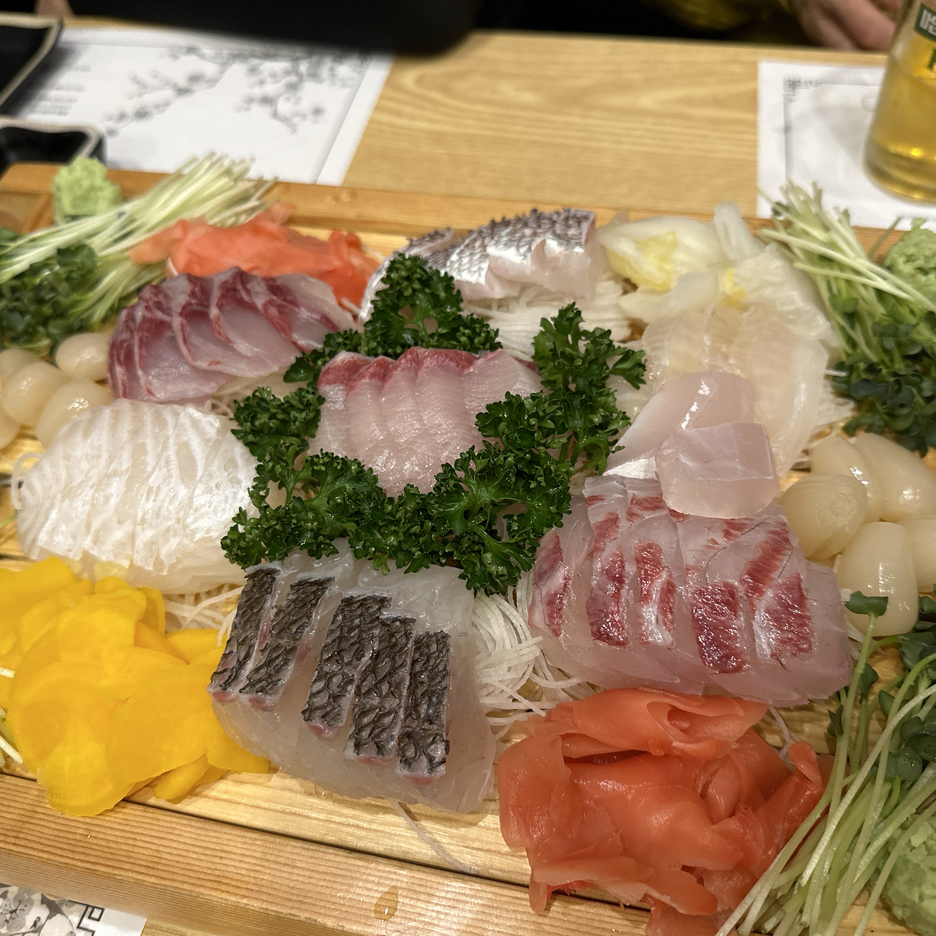 회를 별로 안좋아하고 즐겨하지 않는데,, 숙성회도 처음 접해봤어요. 오 근데 맛있더라고요.