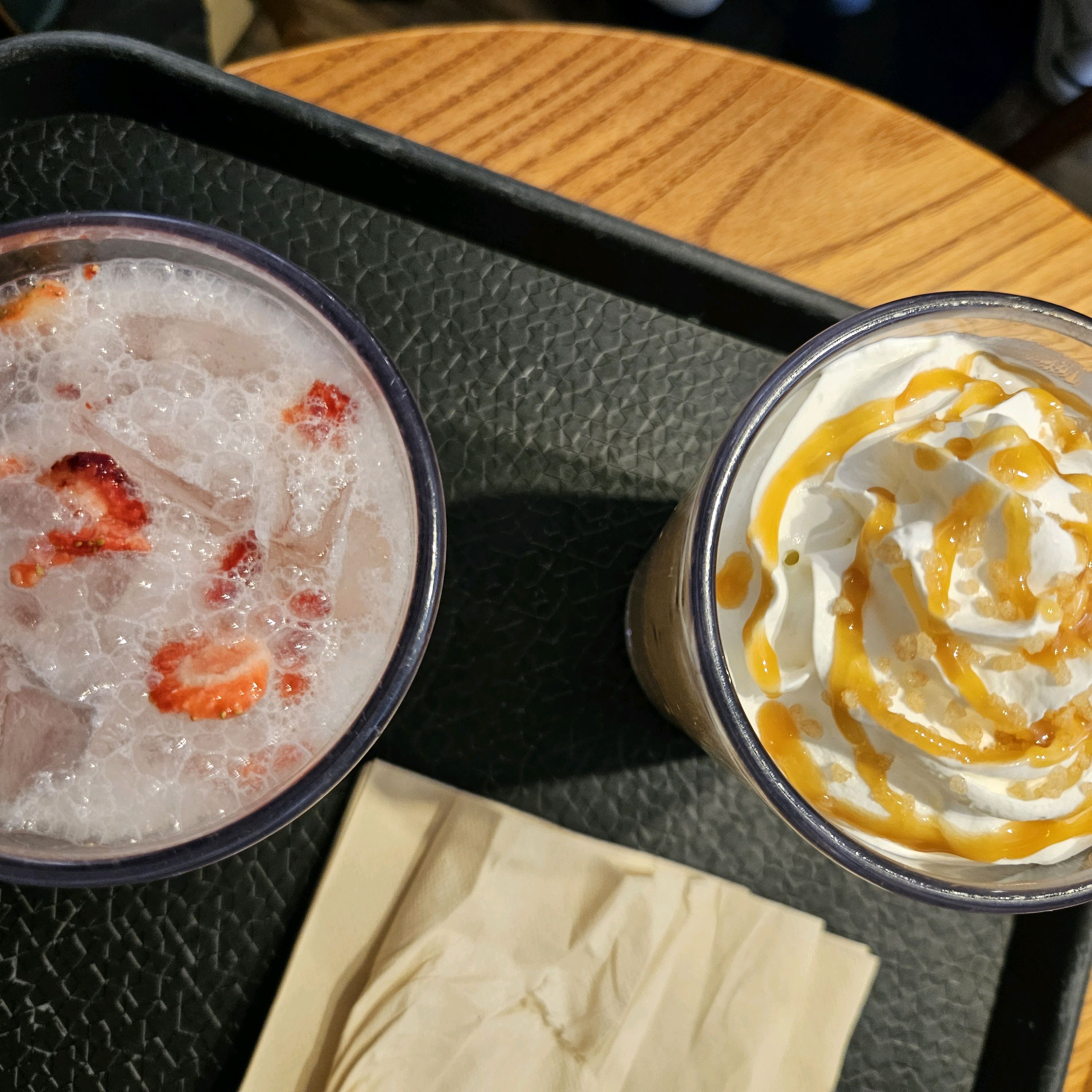 부산역에 있는 스타벅스 매장에서 음료수를 마셨어요. - 부산역 맛집 스타벅스 부산역점