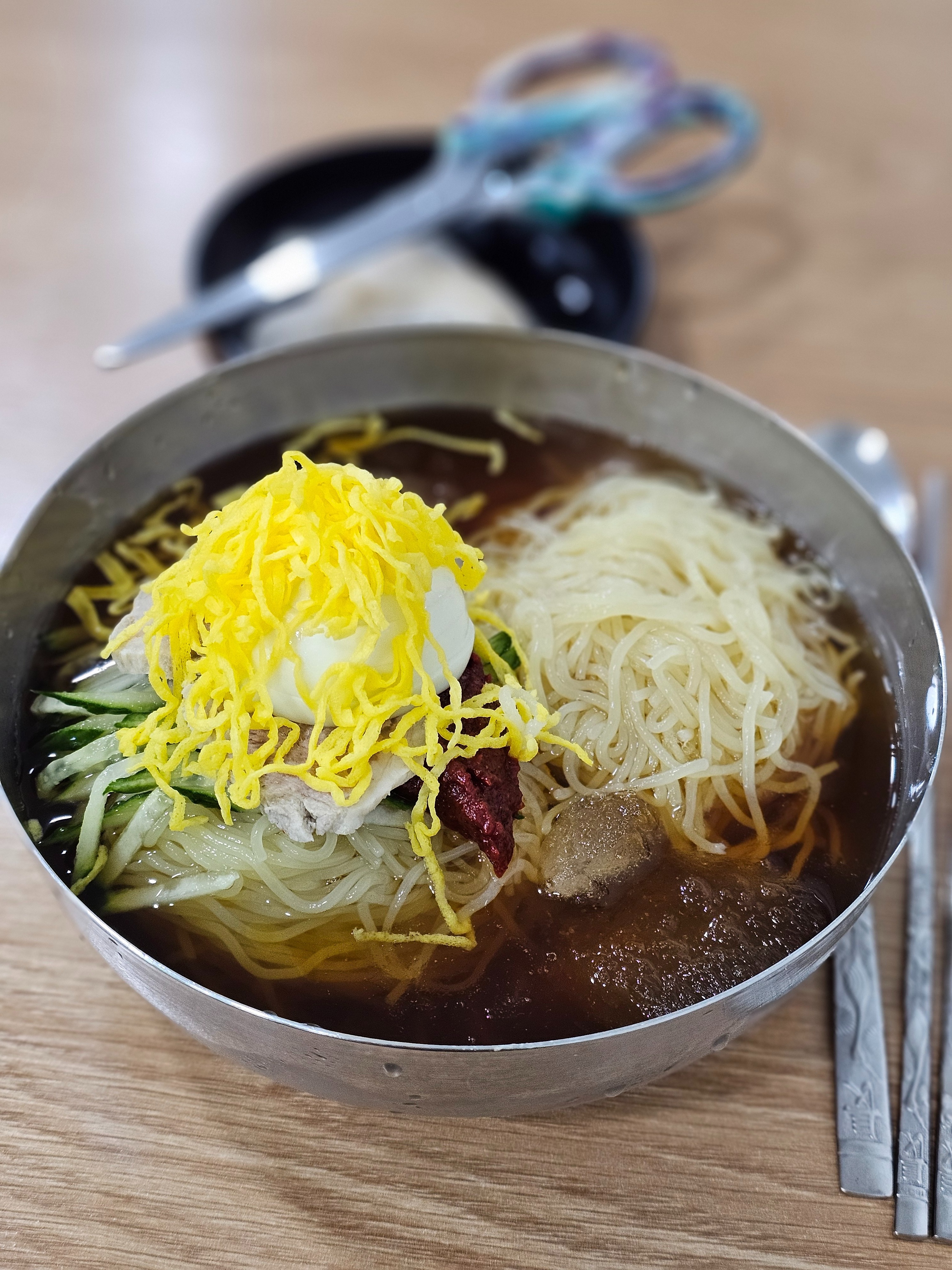 곱빼기를 시켰는데 처음에 양이 엄청 많은줄 알았지만 제 기준에선 그냥 배부르게 먹은거 같아