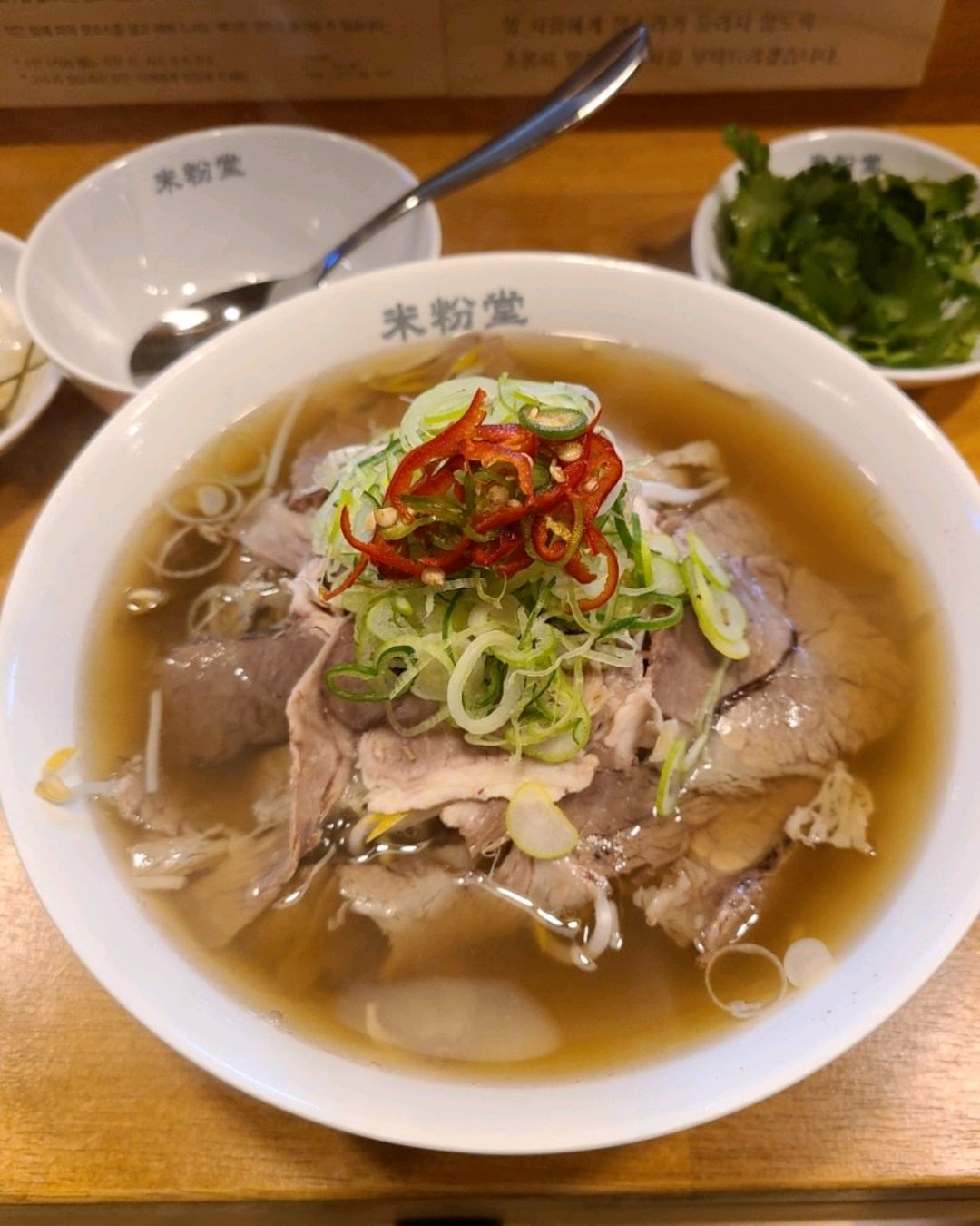 존맛탱입키다 친절하고 맛잇고 분위기좋고 따뜻하고 동백전 된다고 하셧큰데 세벜시도하고 실패햇