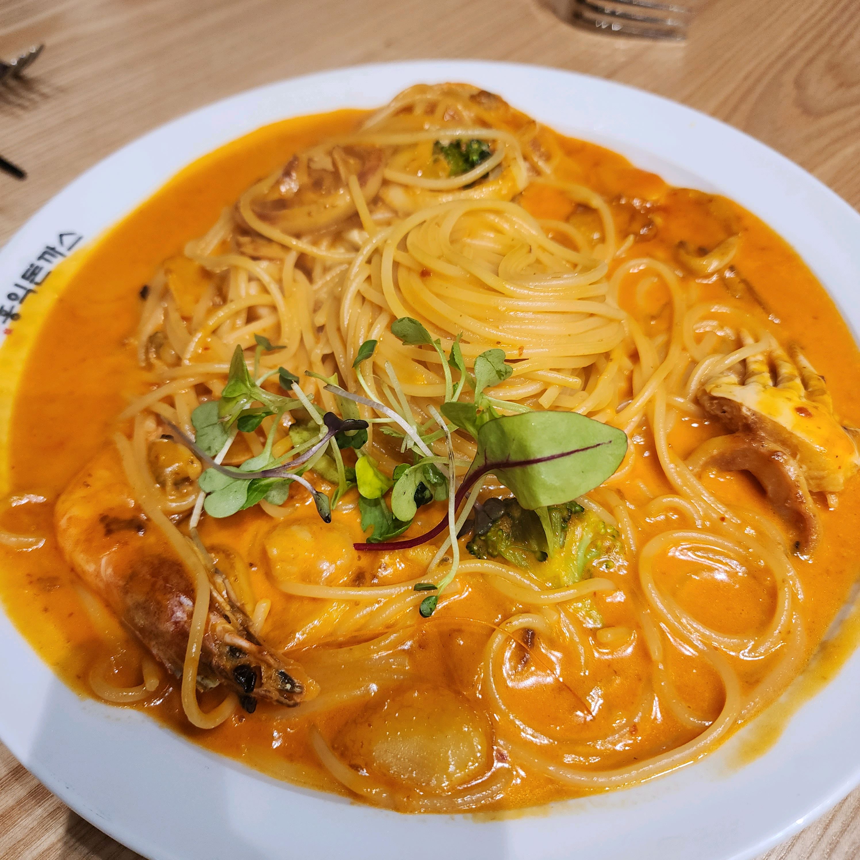 6명이서 다섯개 메뉴로 배불리 먹었습니다. - 광주 상무지구 맛집 홍익돈까스 광주상무점
