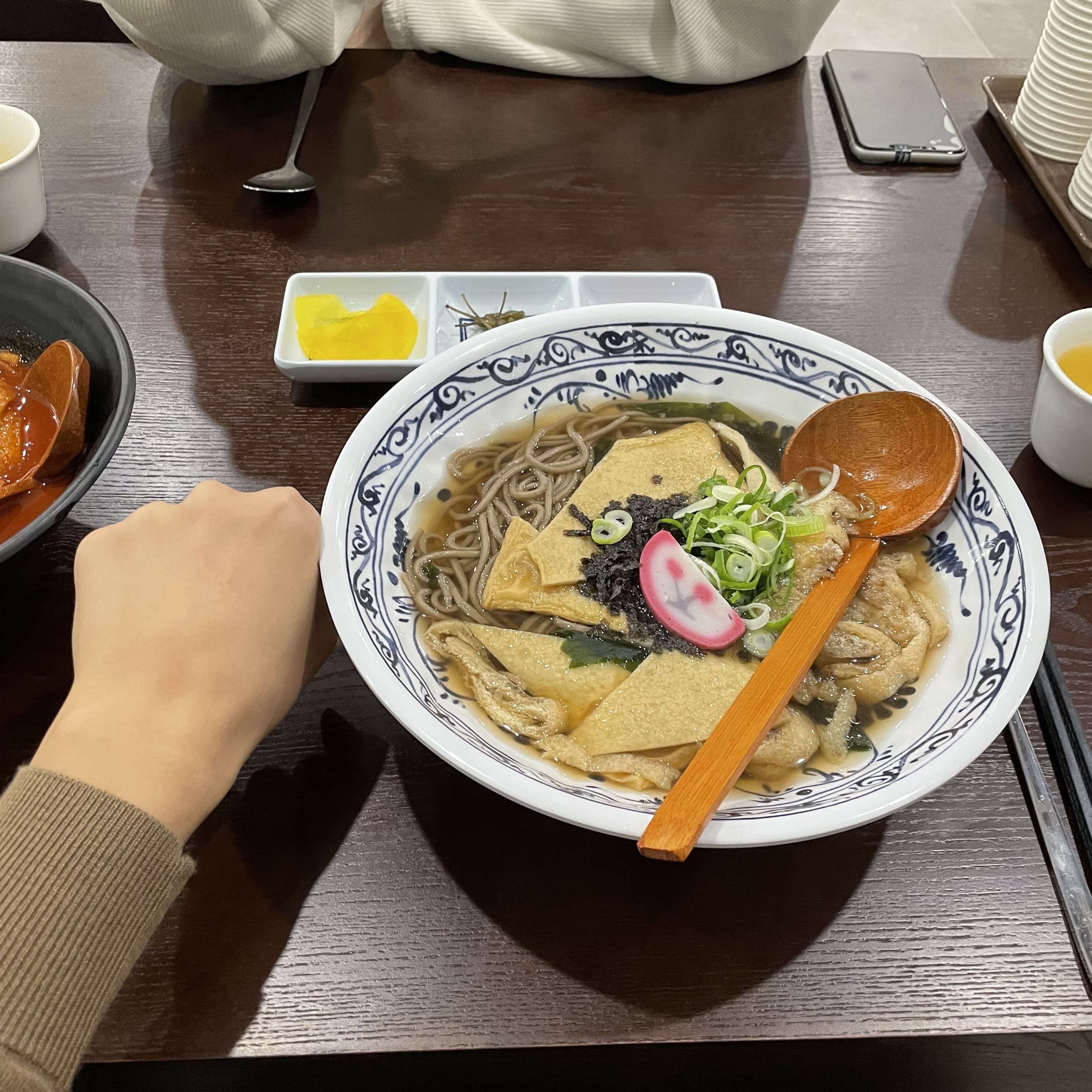 자가제면이라 그런지 면이 너무 쫄깃쫄깃하고 맛있어요!!!! 날이 추워서 시킨 온소바 진!짜