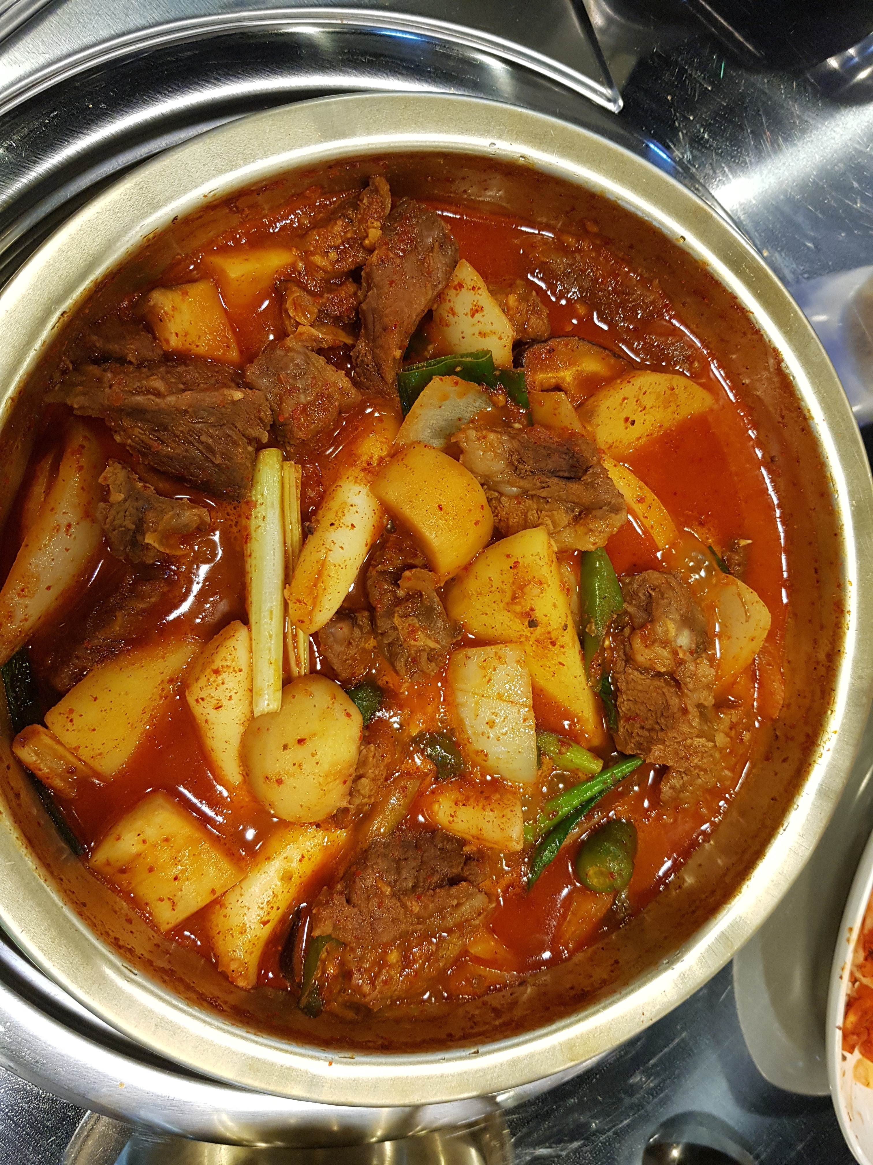 중간맛 먹었는데 적당히 매콤하니 맛있어요~ - 천호동 맛집 신가네화끈한매운갈비찜