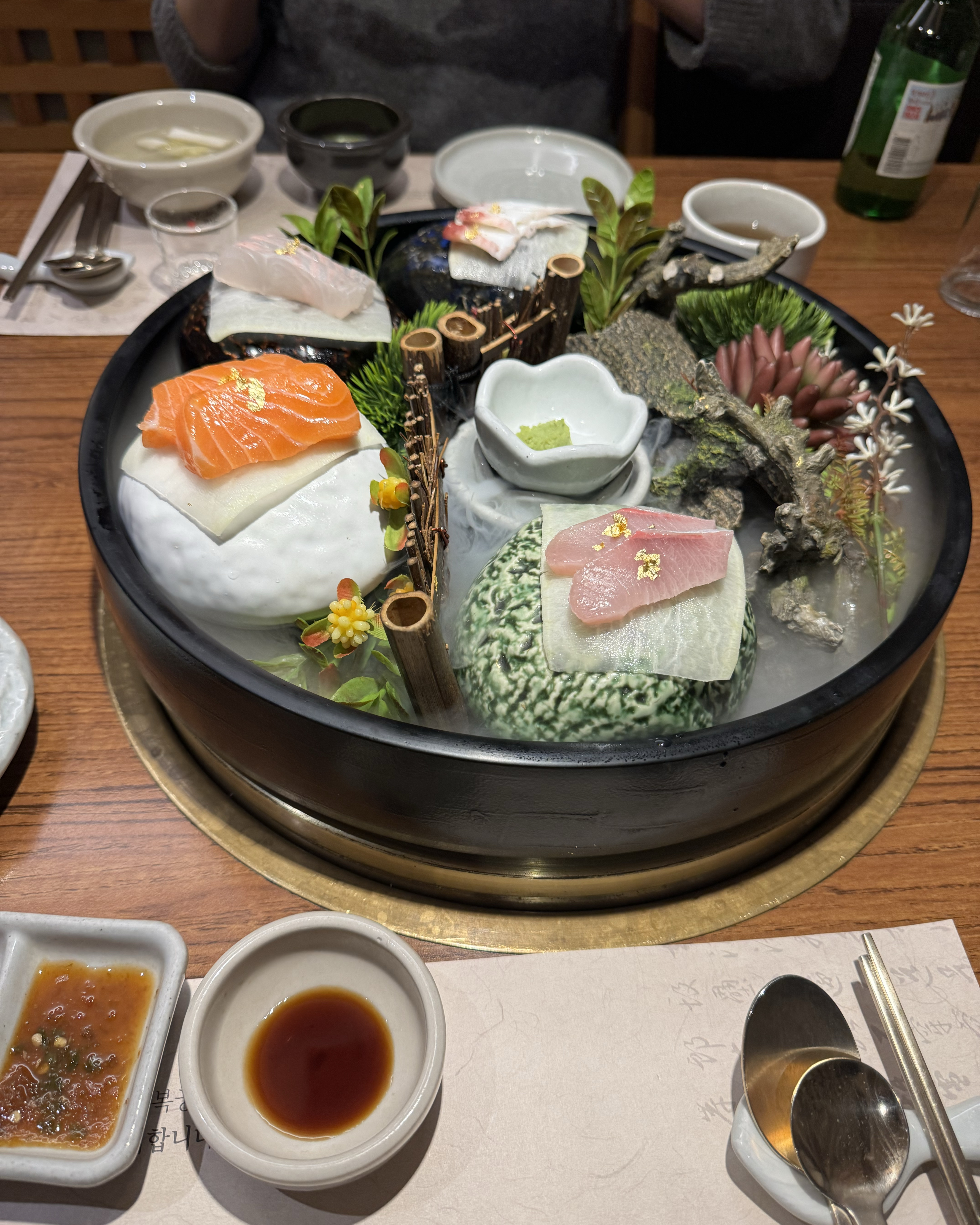 1인당 11만원 한우샤또브리앙 코스를 먹었습니다. 착석 30여 분 만에 마지막 식사를 제외