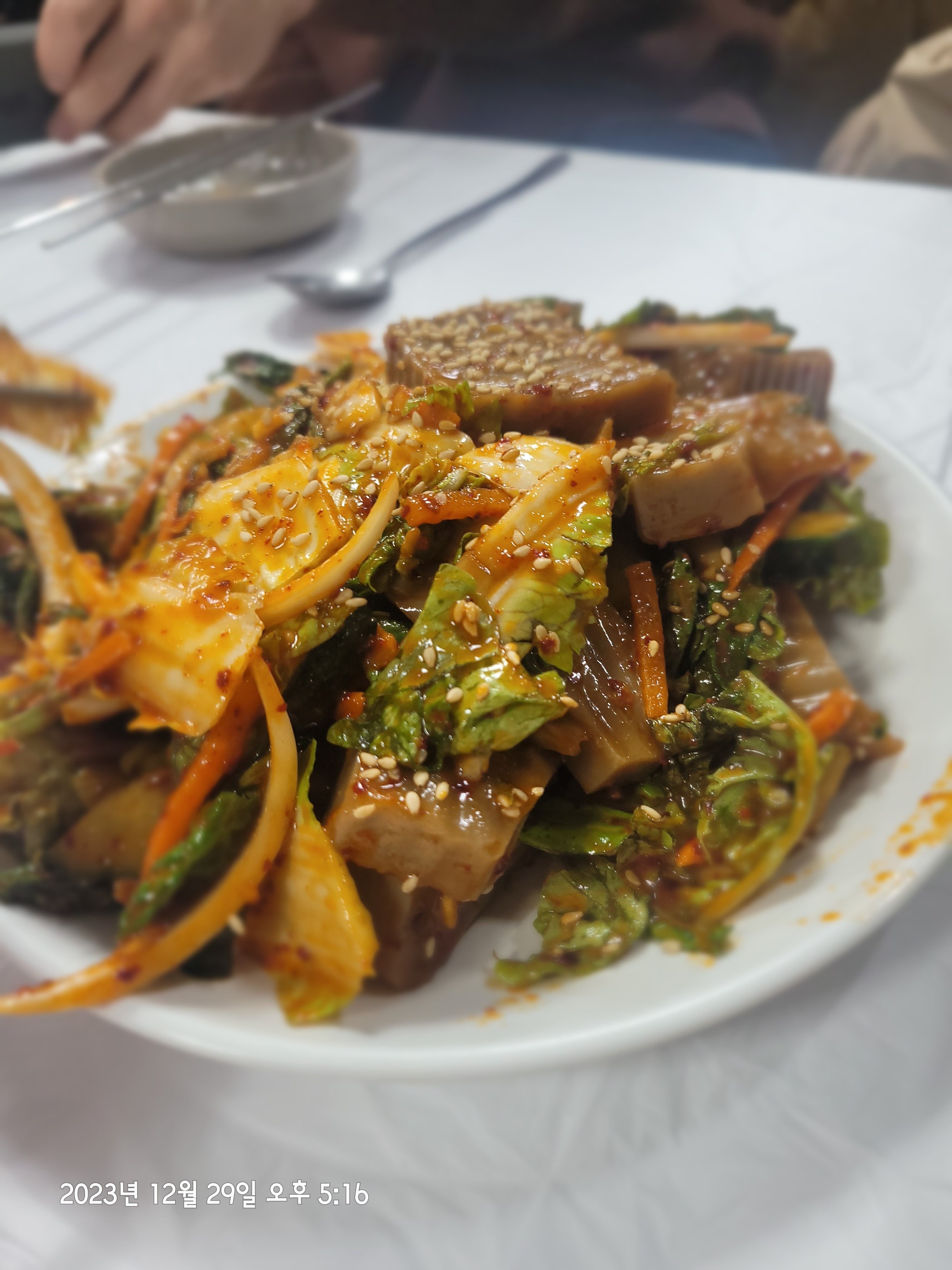 하회마을에서 하회식당의 양반상을 4인 가족이 먹었습니다. 하회마을에는 저녁시간에 일찍 문을