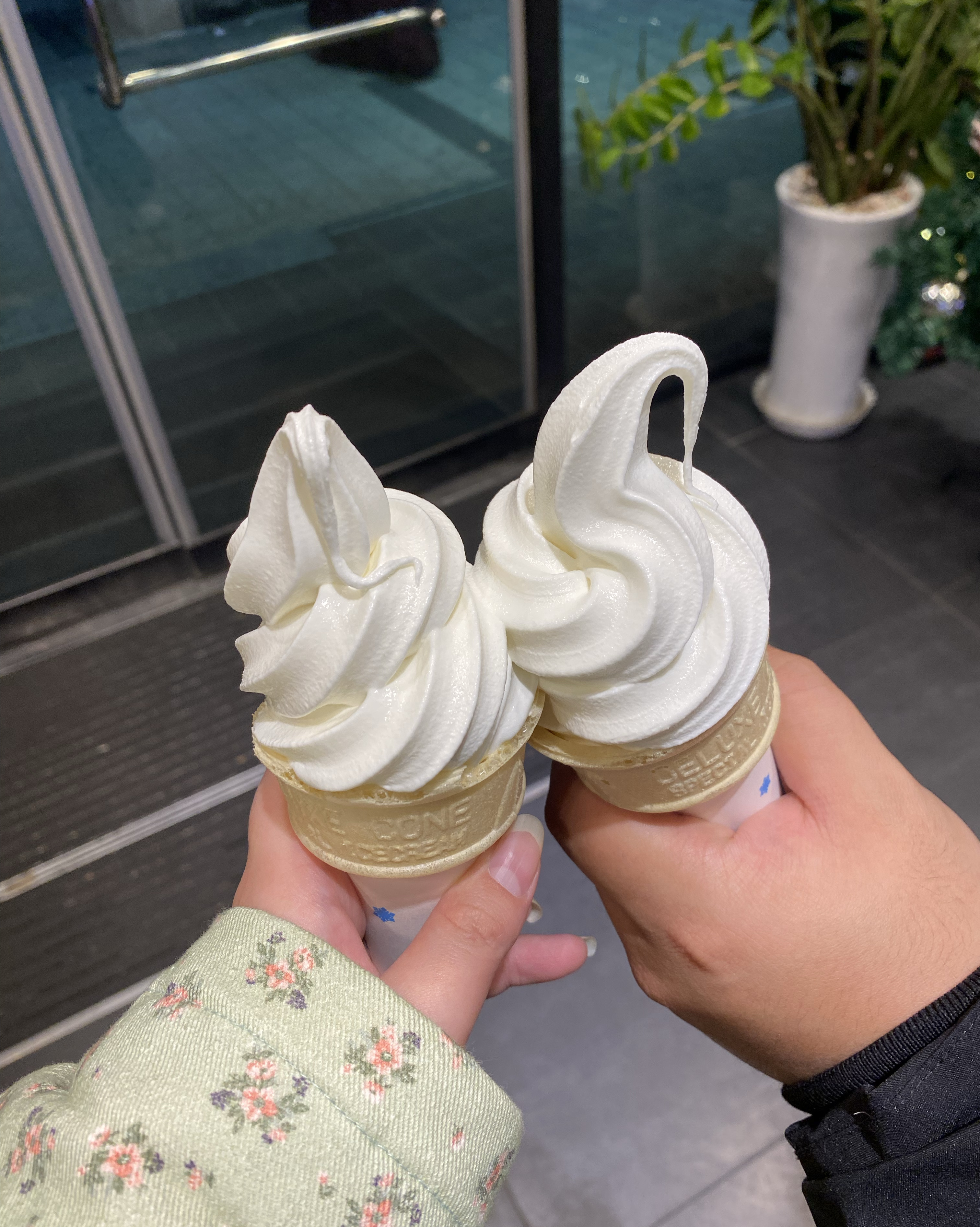 밥 배부르게 먹고 아이스크림 사먹으러 들렸는데 너무 맛있네요 .. 하루종일 부산역 맛집 돌
