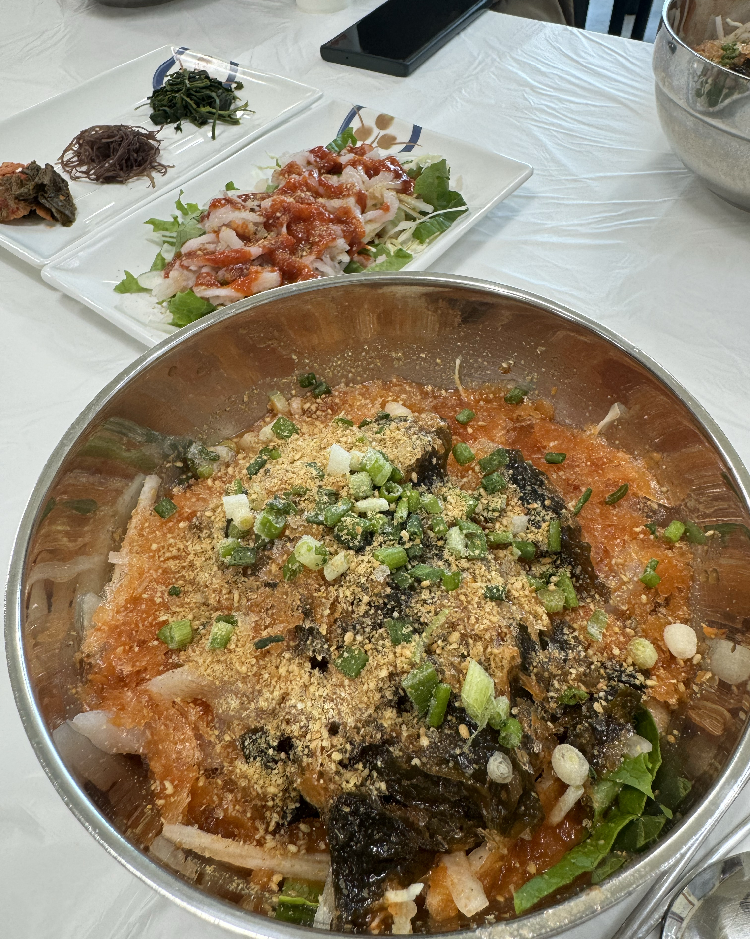 사근진해변 방문했다가 우연히 물회먹으러 방문했어요. 도다리물회는 아는 그맛,, 이였는데 상