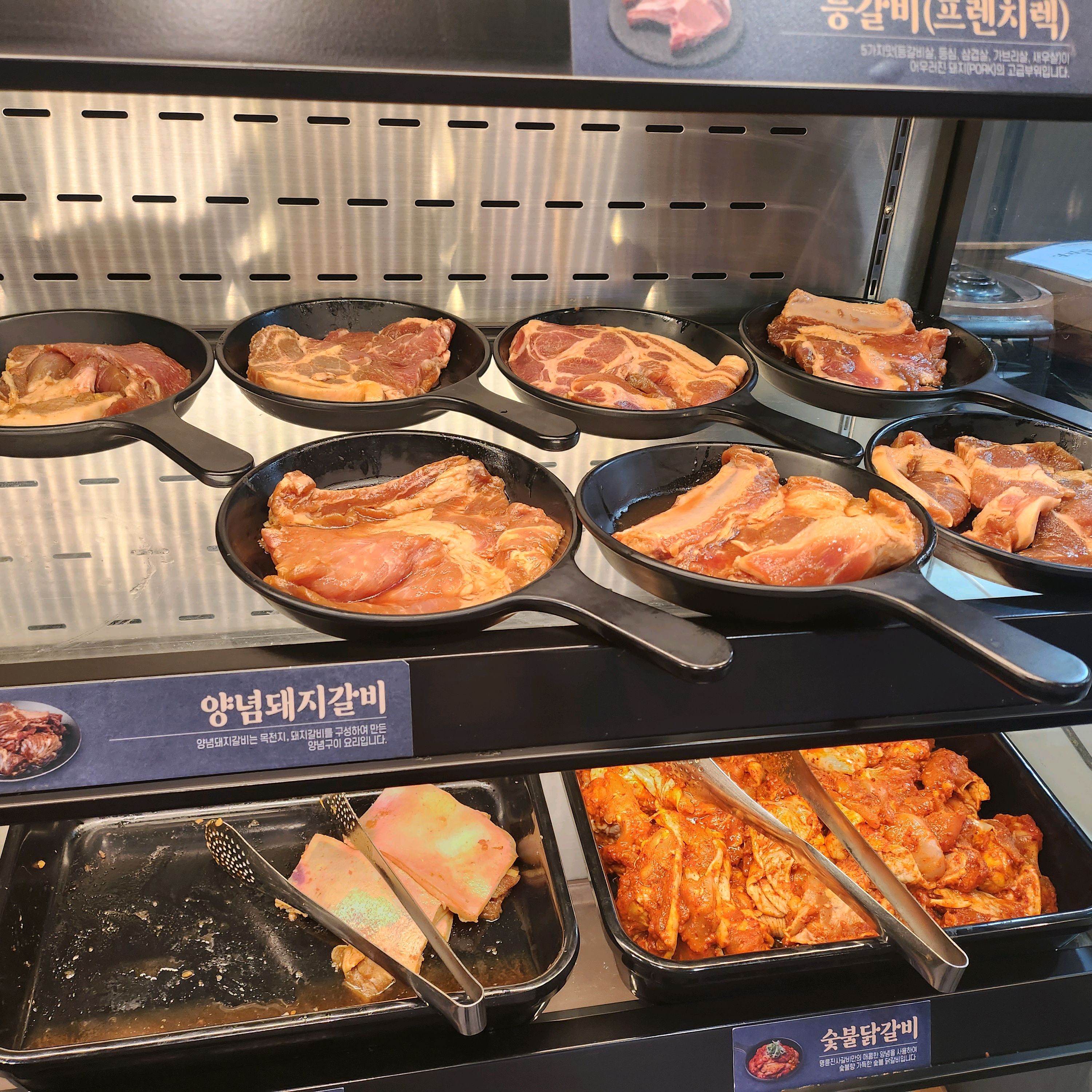 체인이기는 하지만 여기 사장님 넘 친절하고 좋아요.물론 음식도 푸짐하게 먹을수 있고 아이들
