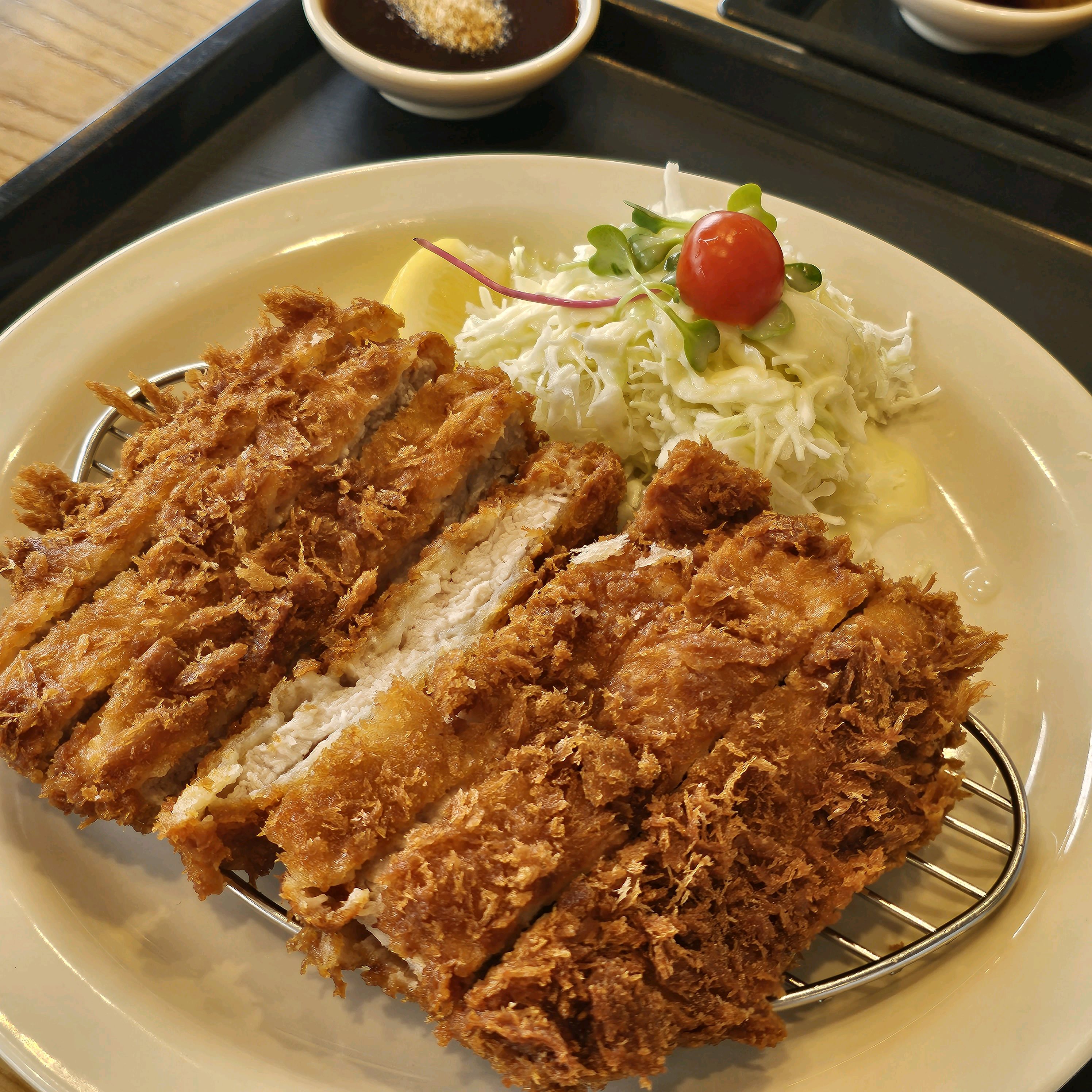 홍익돈까스 너무커서 남기기 싫어요 - 홍천 맛집 홍익돈까스 홍천점