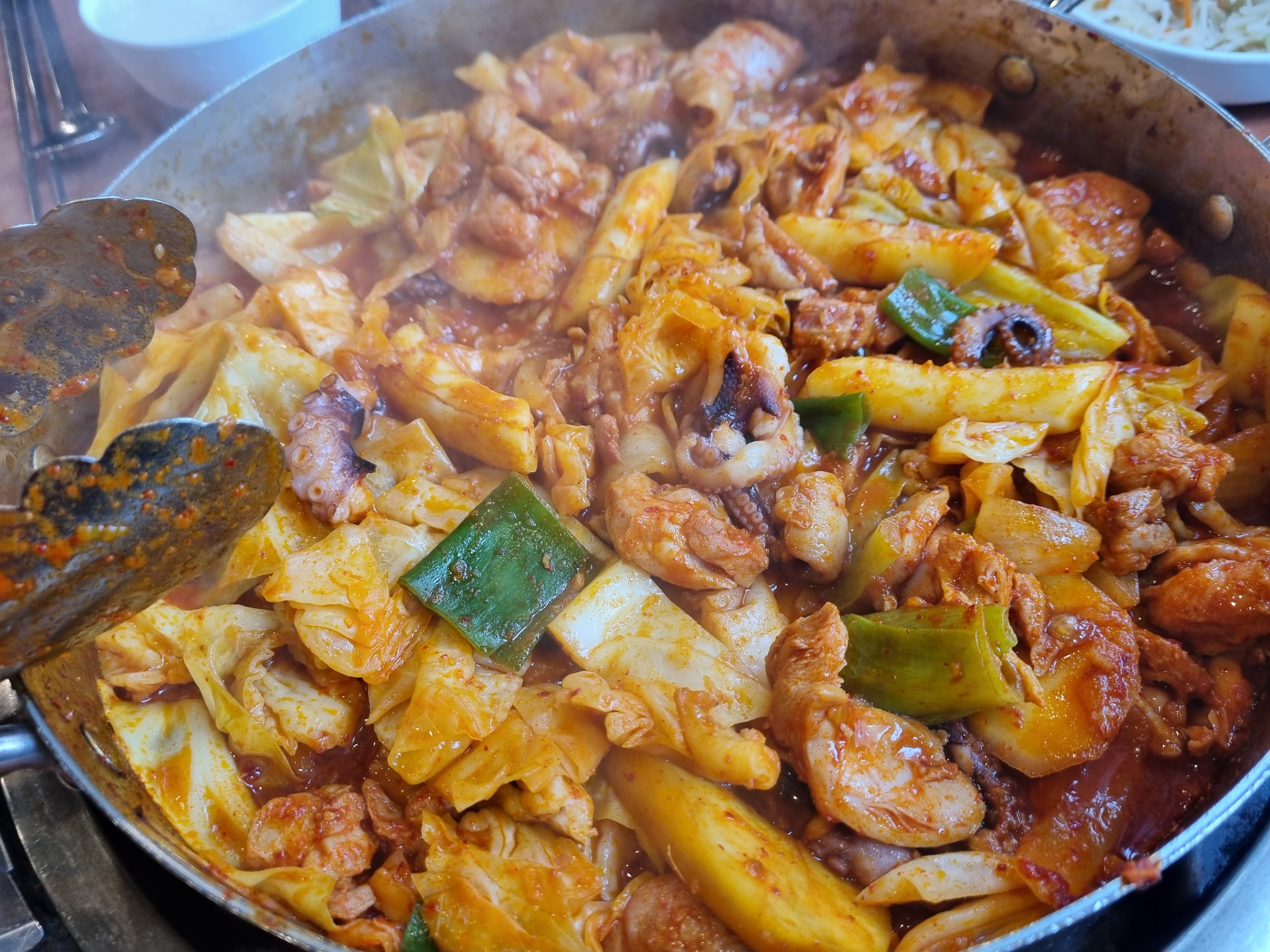 일반1+해물1 이렇게 먹으면 최고 - 천호동 맛집 신가네해물닭갈비