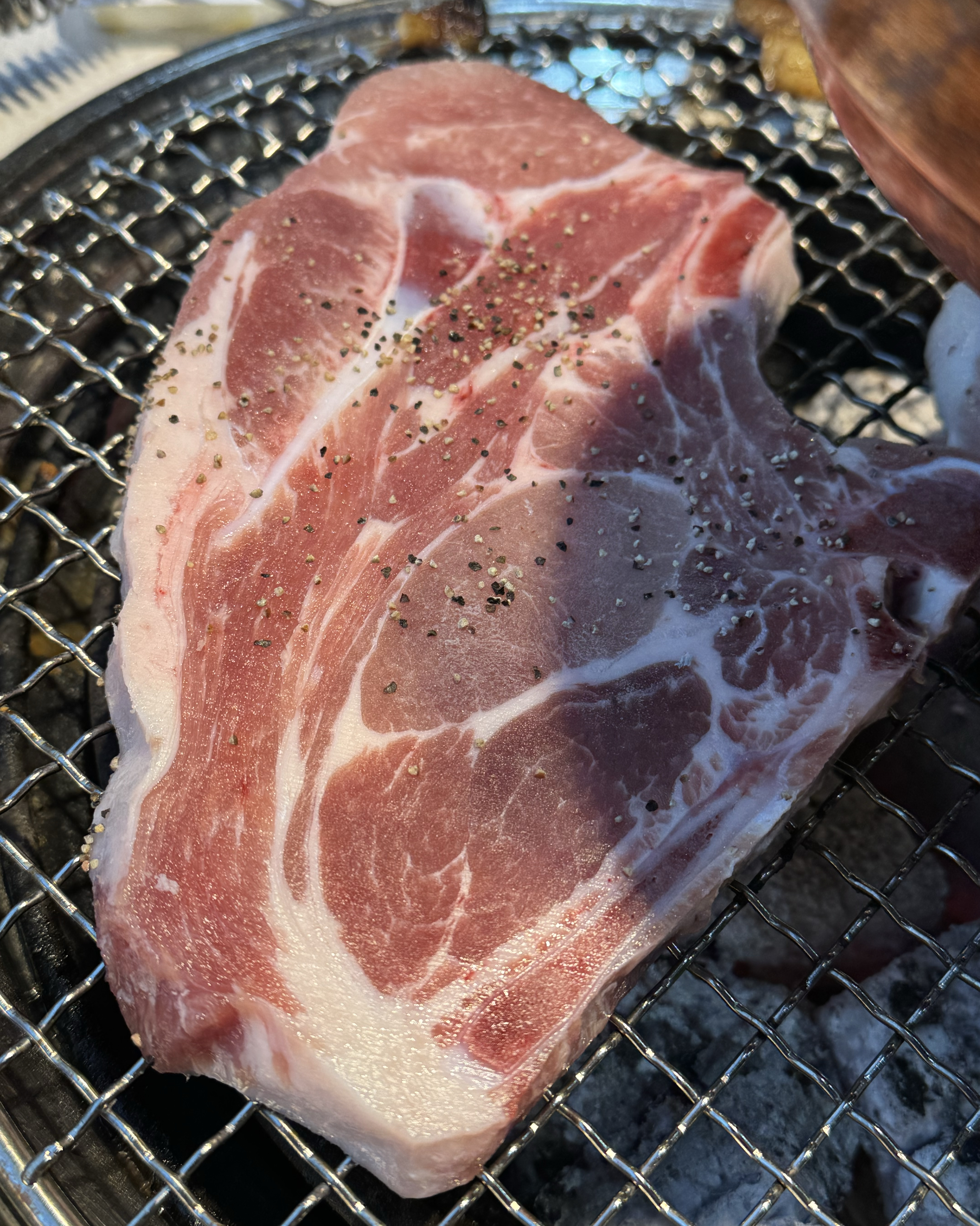 오랜만에 친구들이랑 방문했는데 고기 질도 좋고 너무 맛있네요!! 떡볶이 잡채 버거 다 너무