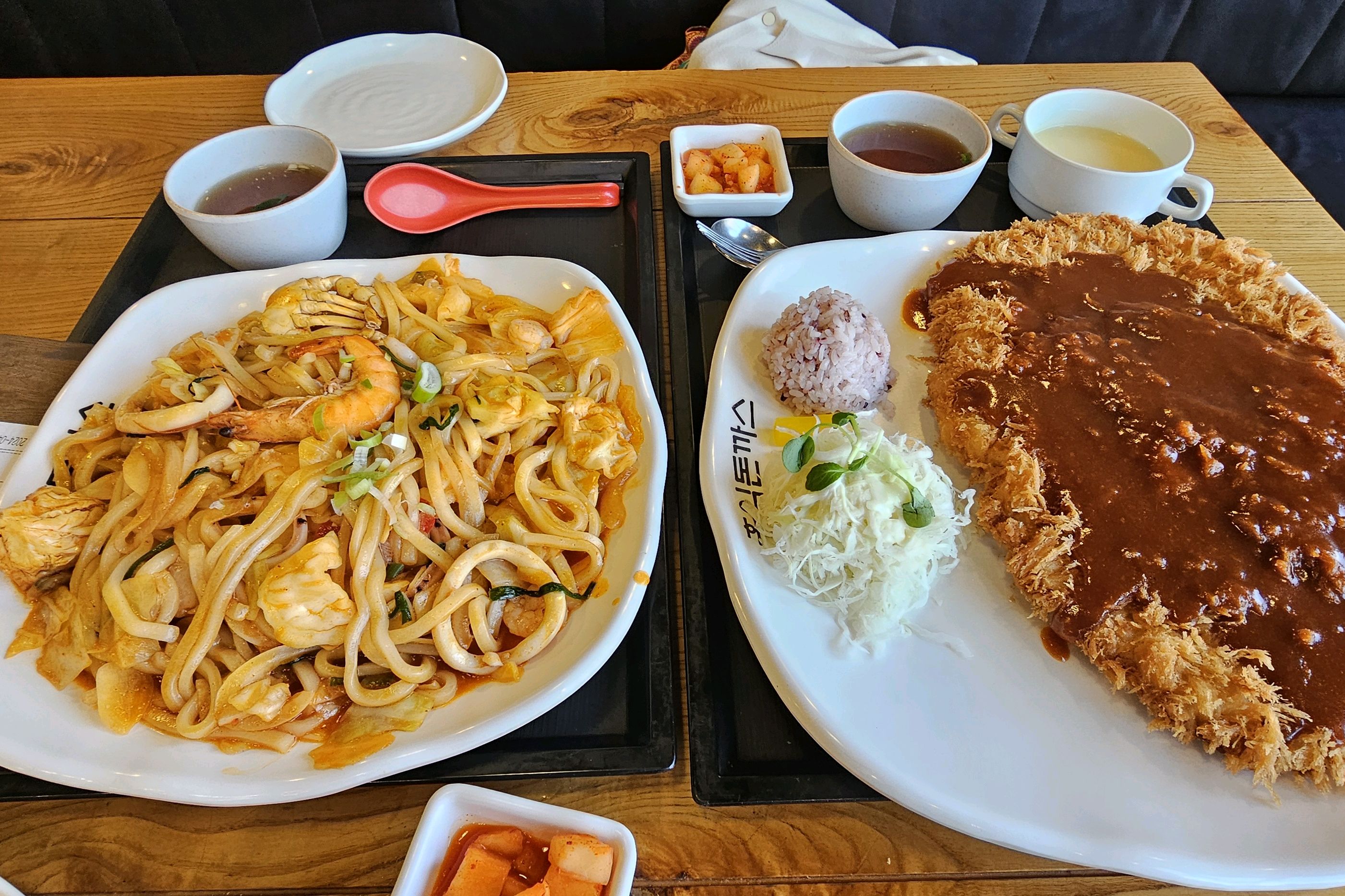 돈까스 양에 비하여 소스가 적었습니다. - 세종 맛집 홍익돈까스 세종점