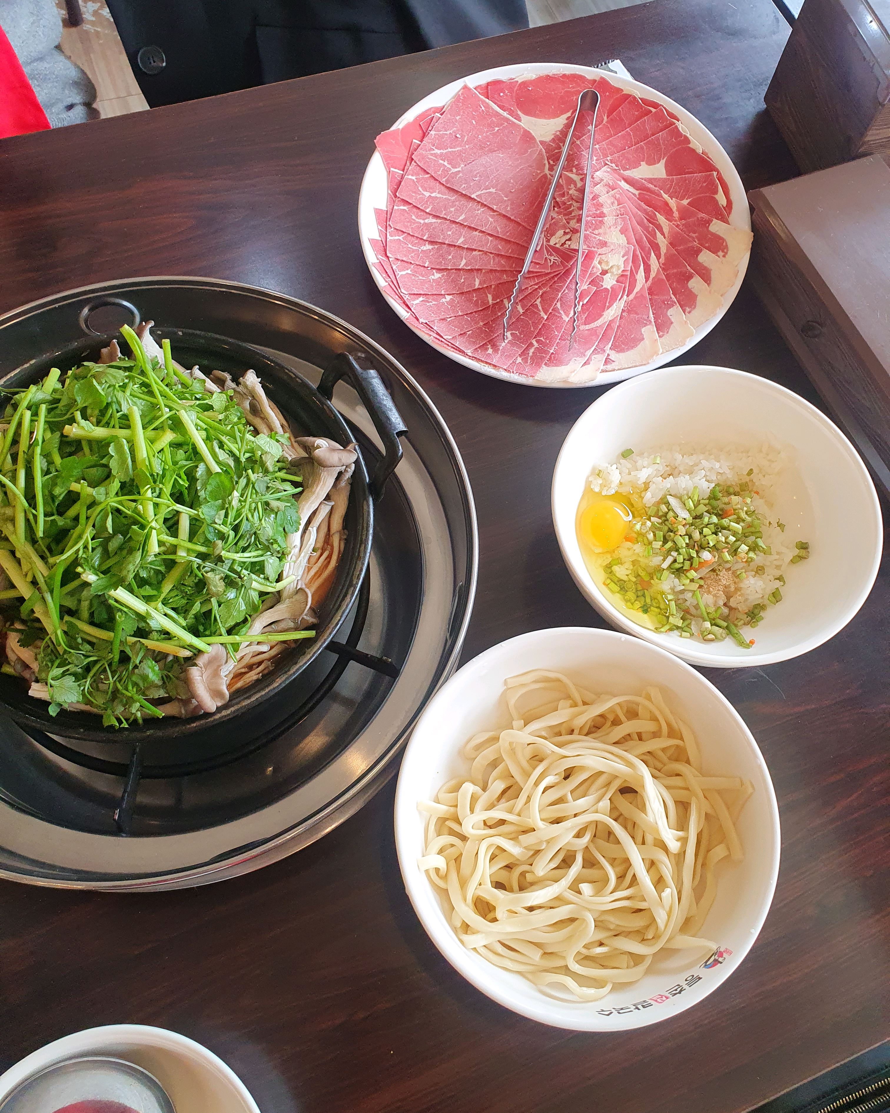 시청근처라 가끔 이용하는곳인데.. - 권선동 맛집 등촌샤브칼국수 올림픽공원점