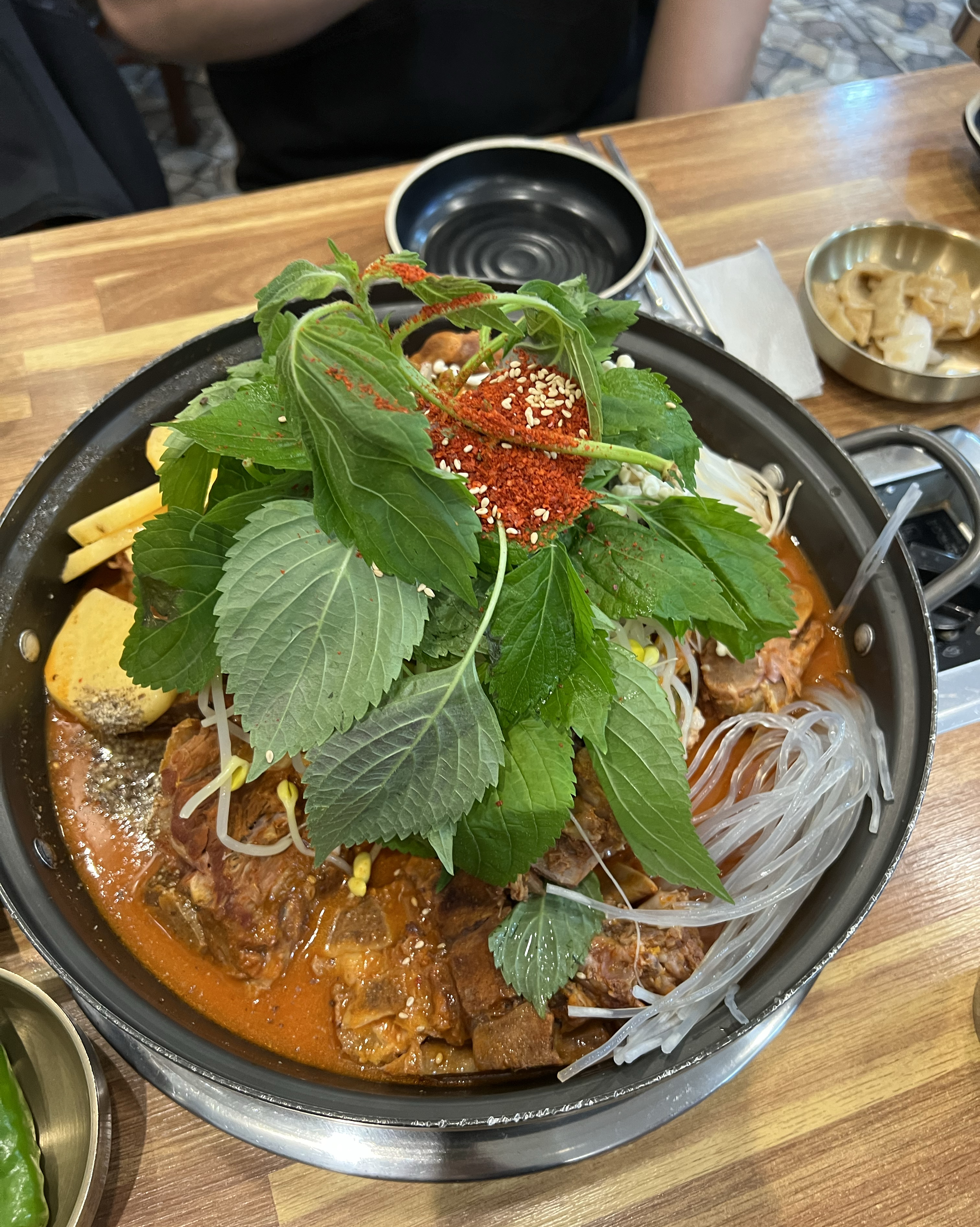 고기 엄청 실하고 너무 맛있어요!! 마무리 볶음밥 필수~~~ - 제주 맛집 24시제주해장국