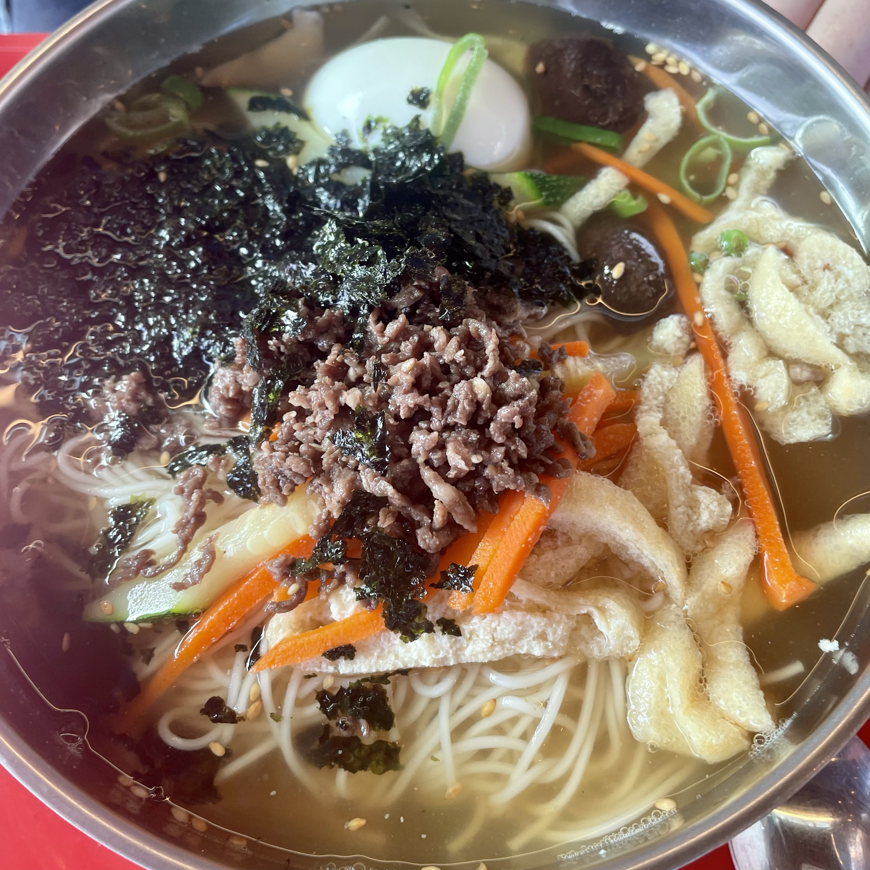 3시 넘어서 갔는데도 사람이 넘 많아서 외부 테이블에서 먹었어요! 등산모임 단체 손님이 왔