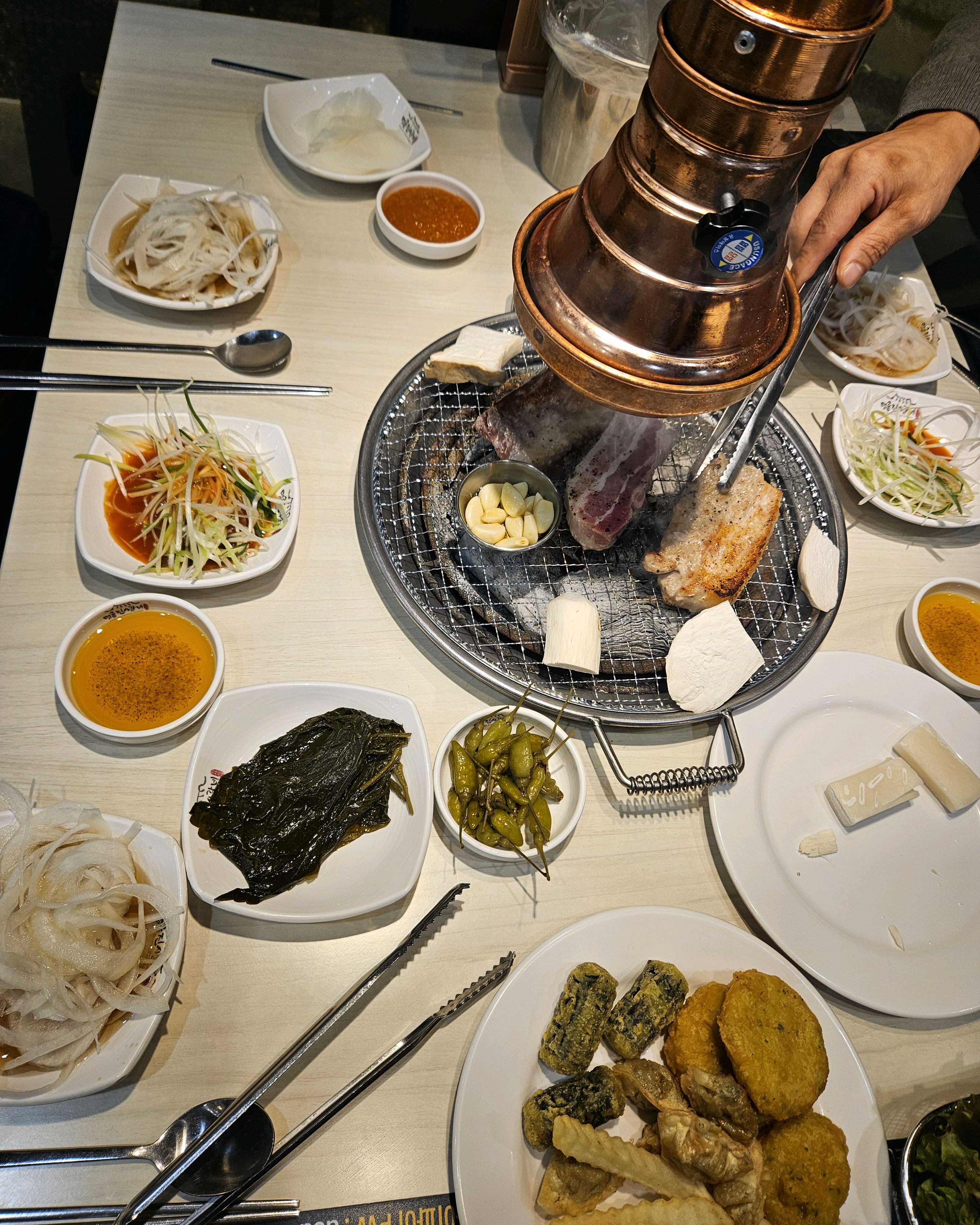 먹고싶은 고기를 선택해서 먹으니까 좋아요 반찬과 야채 종류도 다양해서 좋아요~~~ - 광주 신현동 맛집 명륜진사갈비 광주신현점