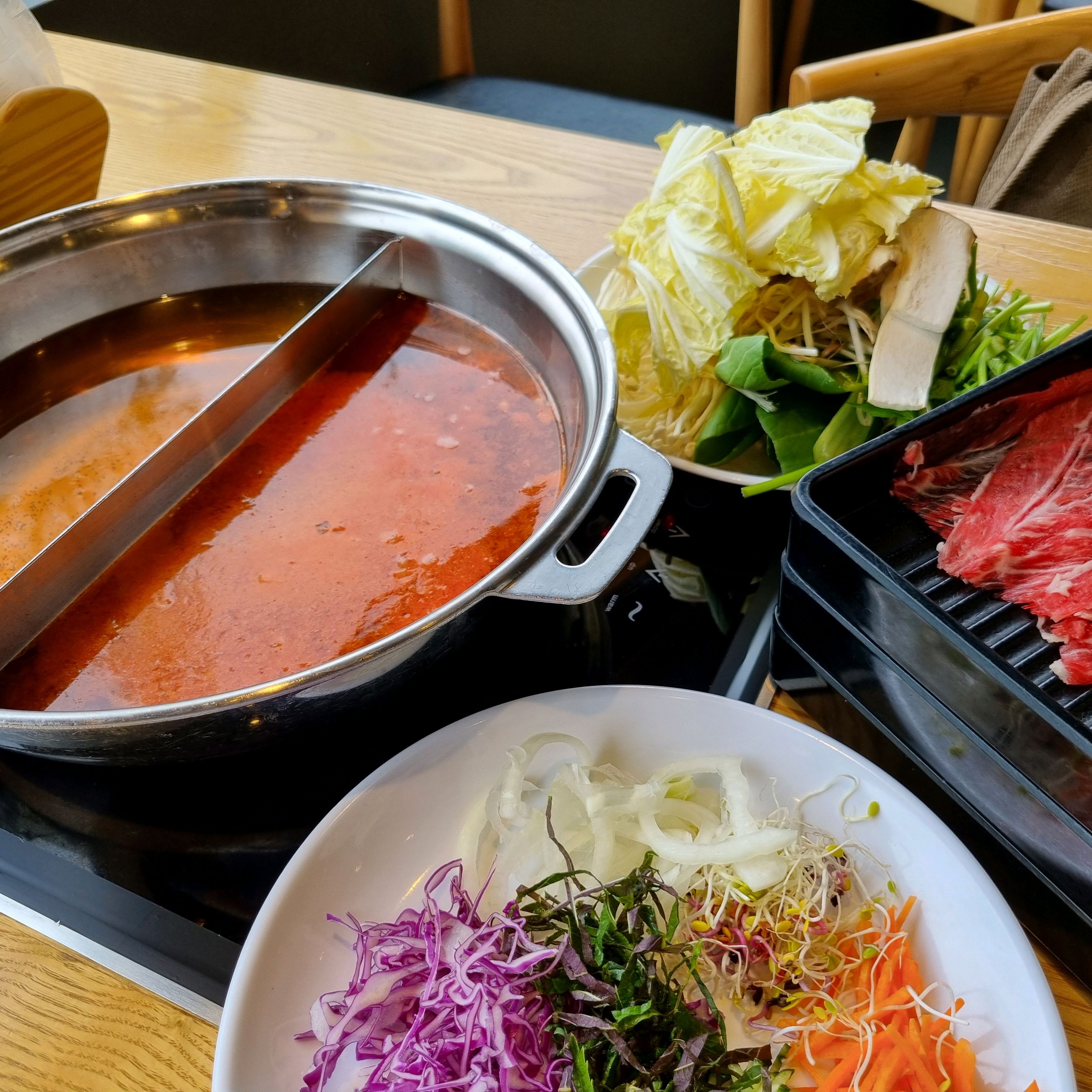 육수도 깔끔하고 소고기 무제한인데도 가격이 좋아 만족하고 갑니당^^ - 창원 소답동 맛집 샤브20 창원점