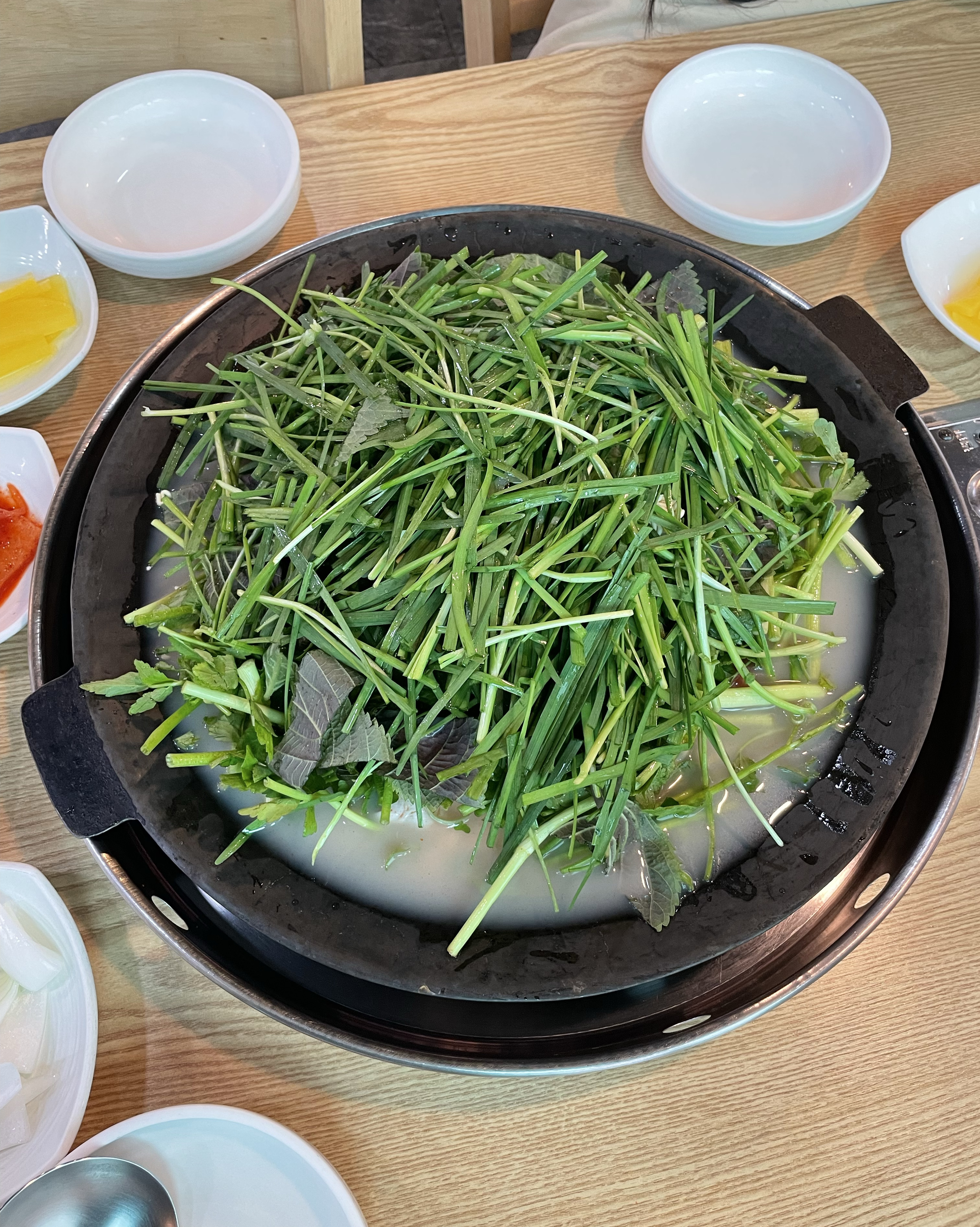 어린아이들이랑 함께 먹기엔 조굼 매울 수 있어요 - 삼척항 맛집 성원닭갈비
