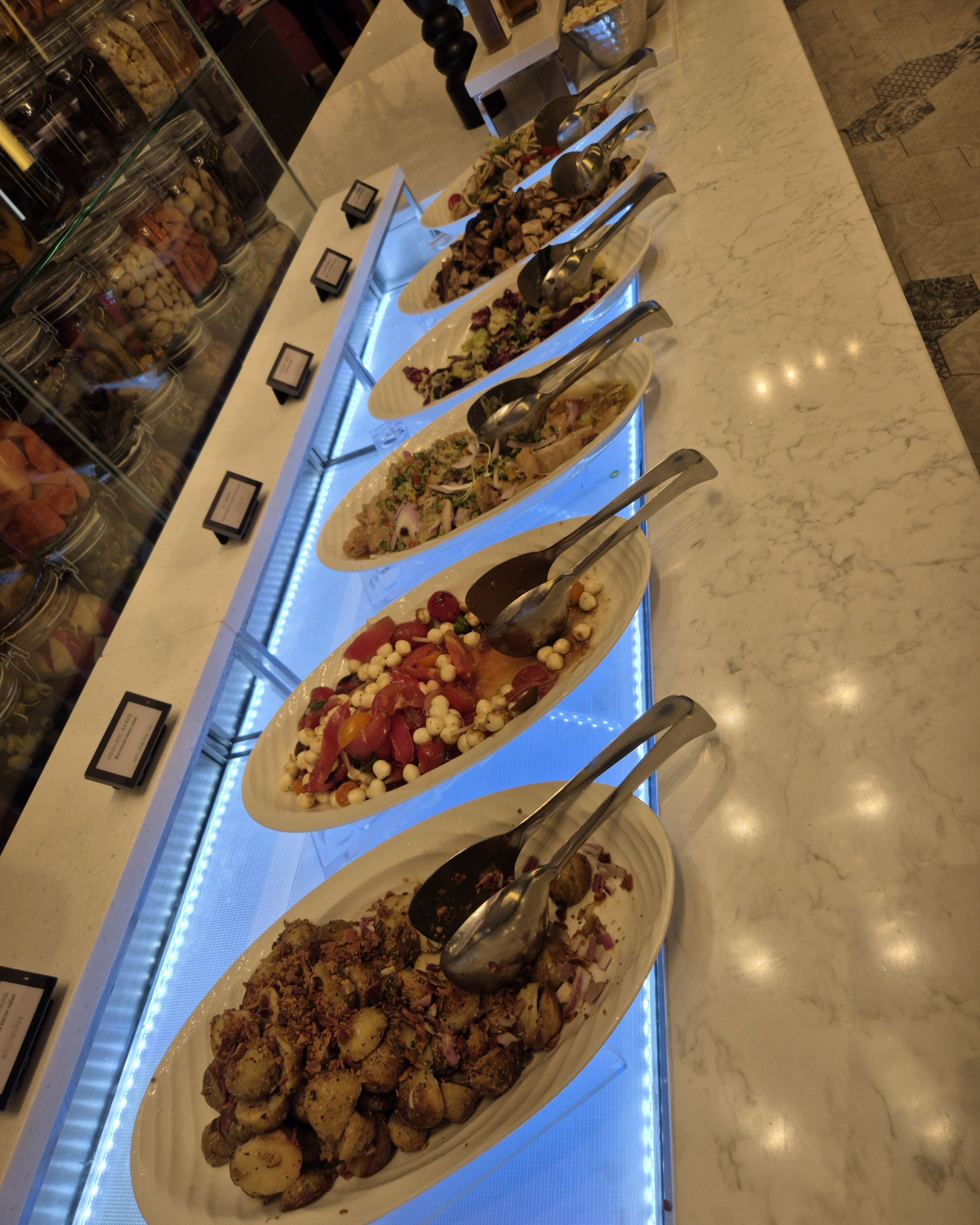 가격이  조금 비쌋지만 가족모임하기엔 괜찮은 메뉴 장소 친철한 직원응대에 만족했어요 - 제주 맛집 제주 드림타워 그랜드 키친