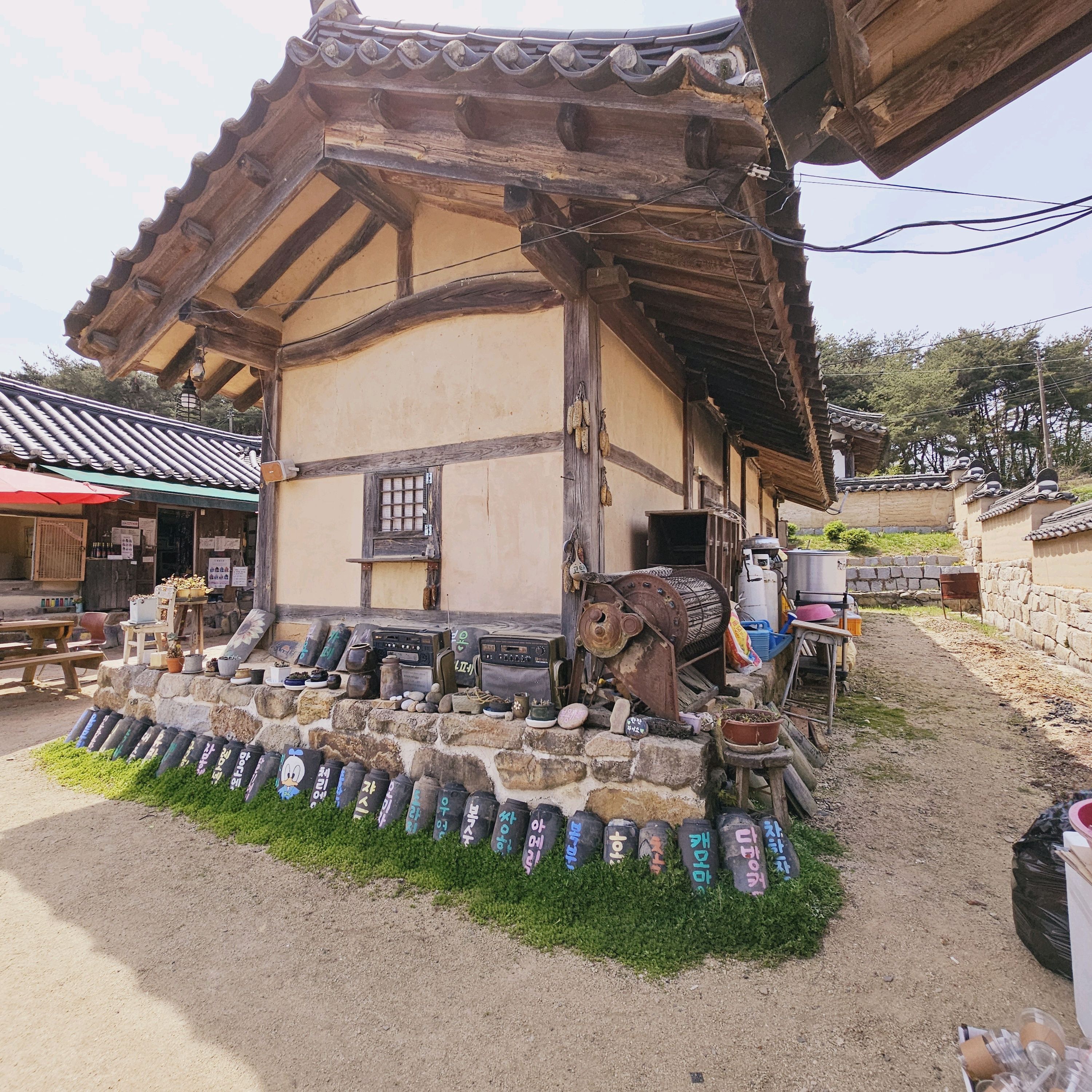 부용대 올라갔다 내려오니 목도 마르고 해서 들렀어요. - 하회마을 맛집 부용카페