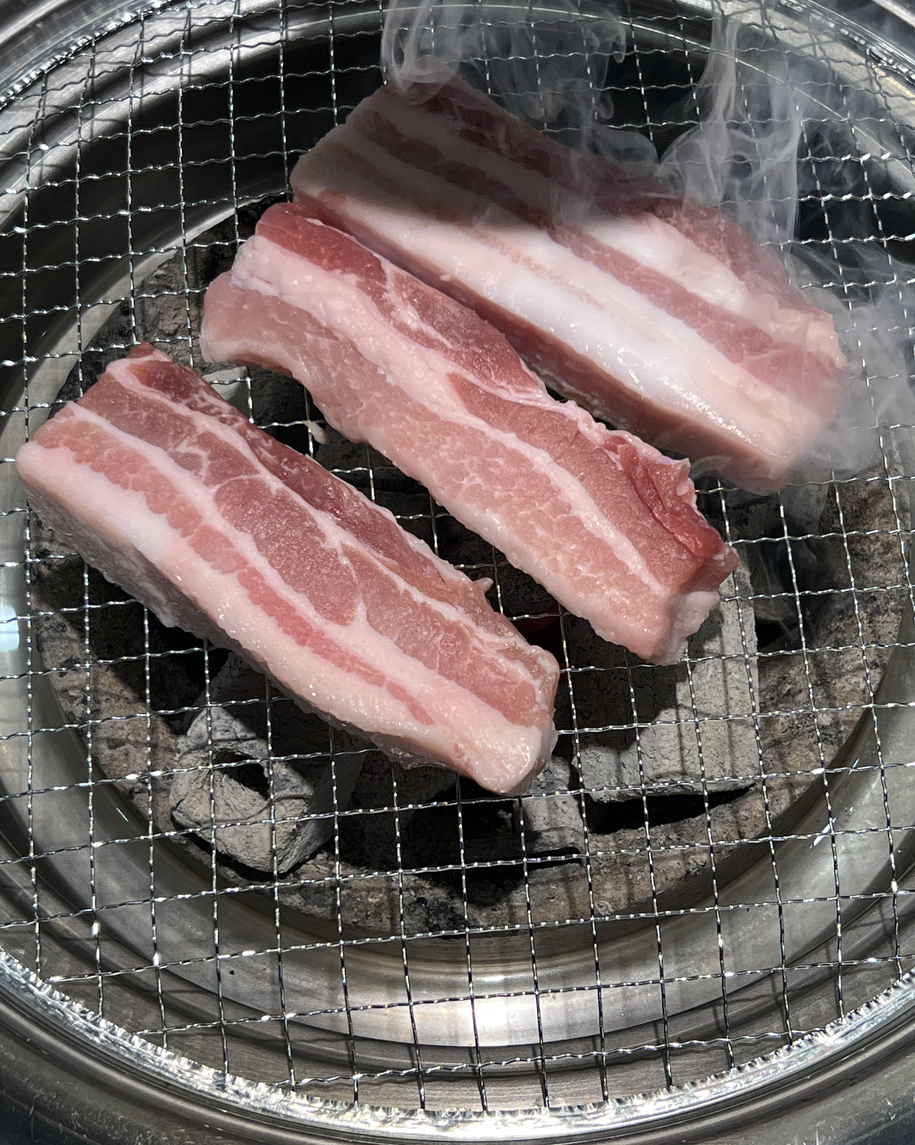 삼겹살이 엄청 두껍네요..ㅎㅎ - 한대앞역 맛집 명륜진사갈비 안산한대앞역점