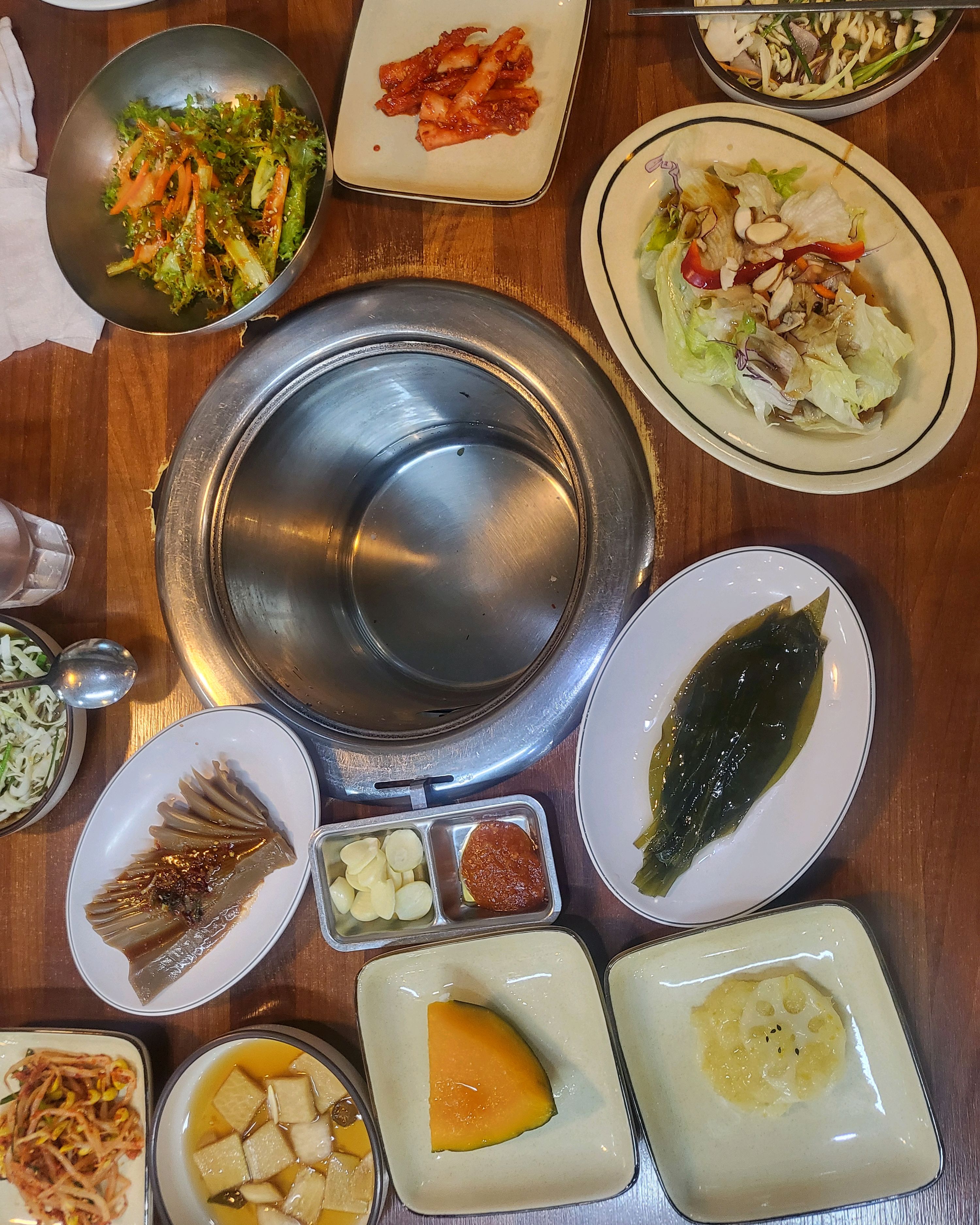 동네에 있는 아주 오래된 돼지갈비맛집예요 수십년째 가는데 갈비도 맛있고 된장찌개도 맛있어