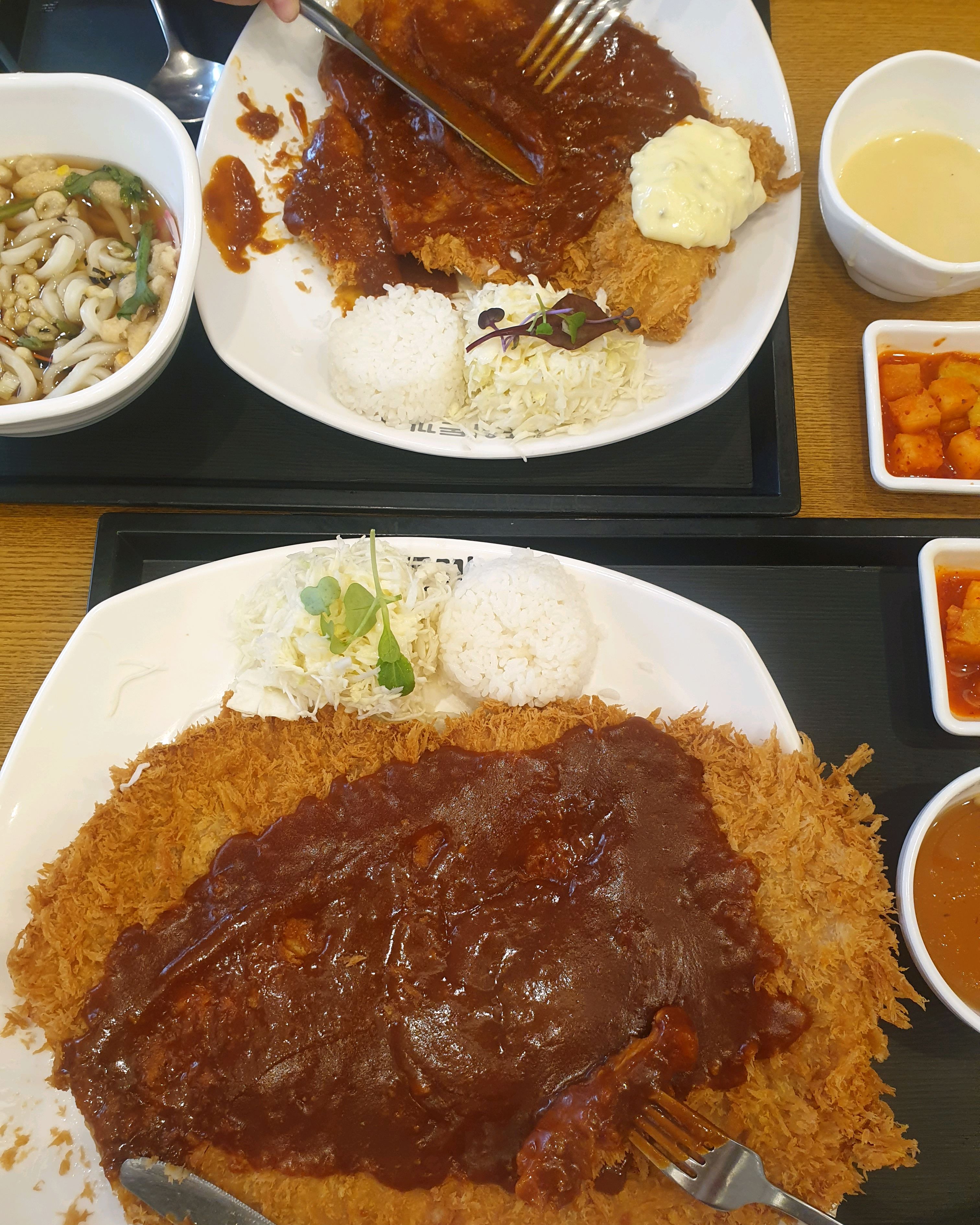 아이와 둘이 가서 홍익돈까스, 돈까스정식 시키고는 배불러서 거의 다 싸왔네요. - 인천 청라 맛집 홍익돈까스 청라점