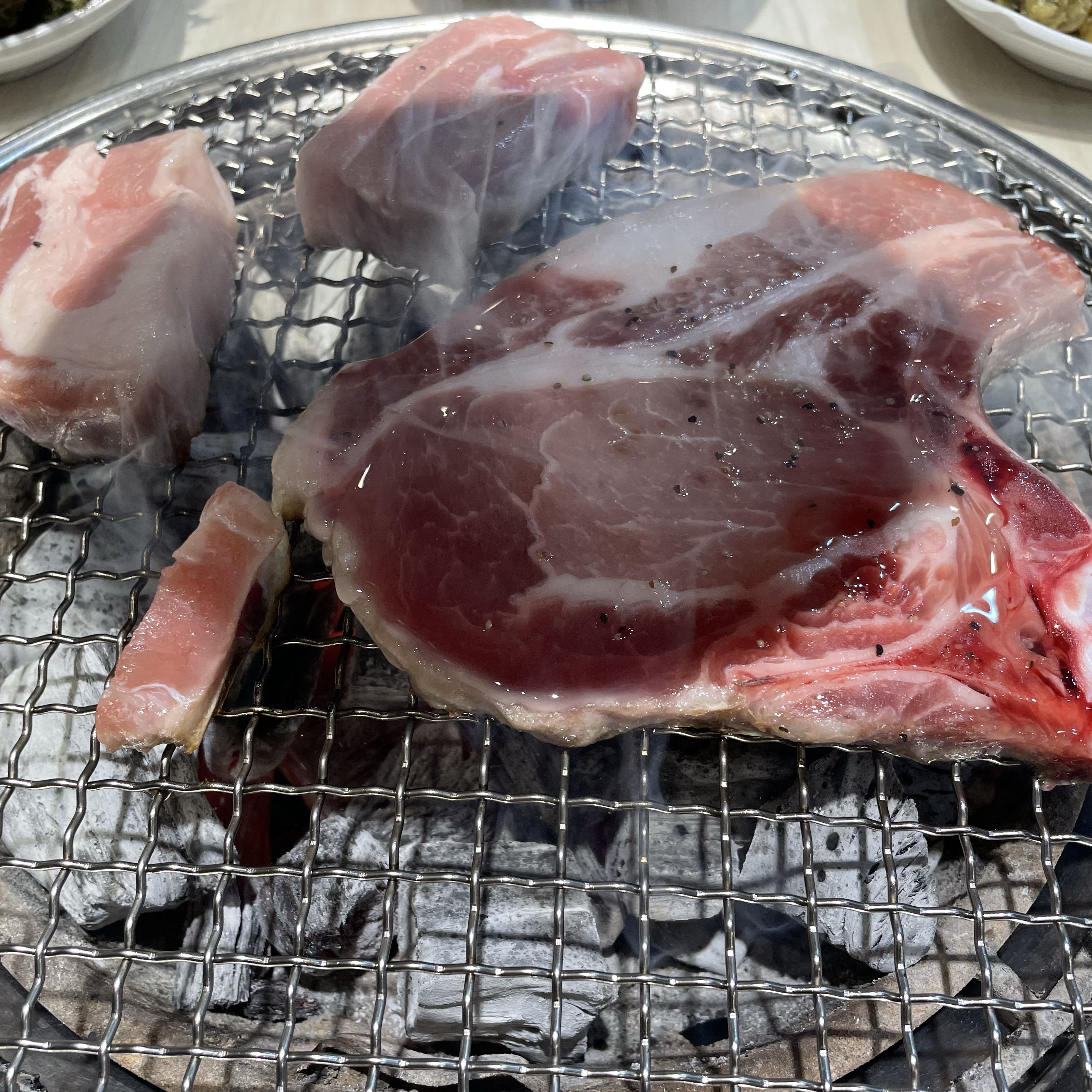 처음가봤는데 생각보다 괜찮았어요. 사실 갈비보다 삼겹살이 더 나았던 ㅎㅎ 요즘같은 고물가