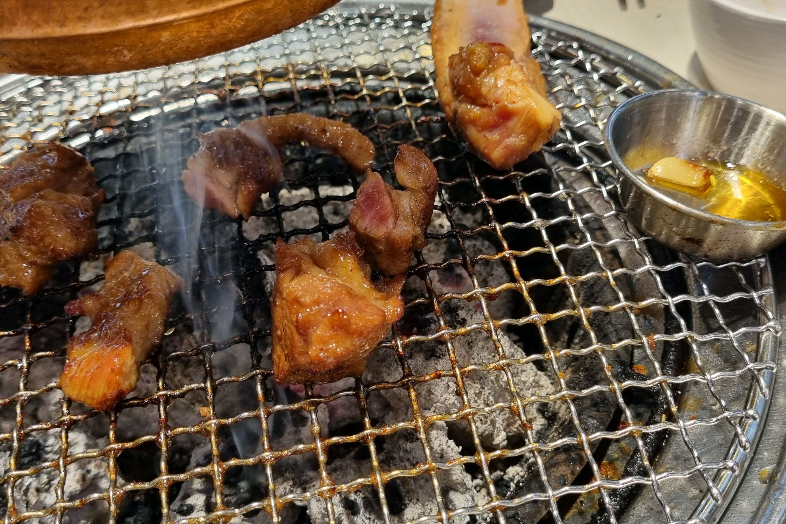 식구들과 가족 식사 모임하고 좋아요 고기도 맛있고 홀더 넒고 주차장 화장실도 깔끔해요 ♡ - 고강동 맛집 명륜진사갈비 부천고강점