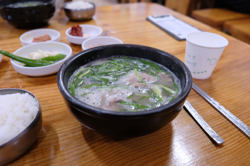 푹 우려낸 국물이 진하고 맛있어요👍 - 송정 맛집 원조할매국밥