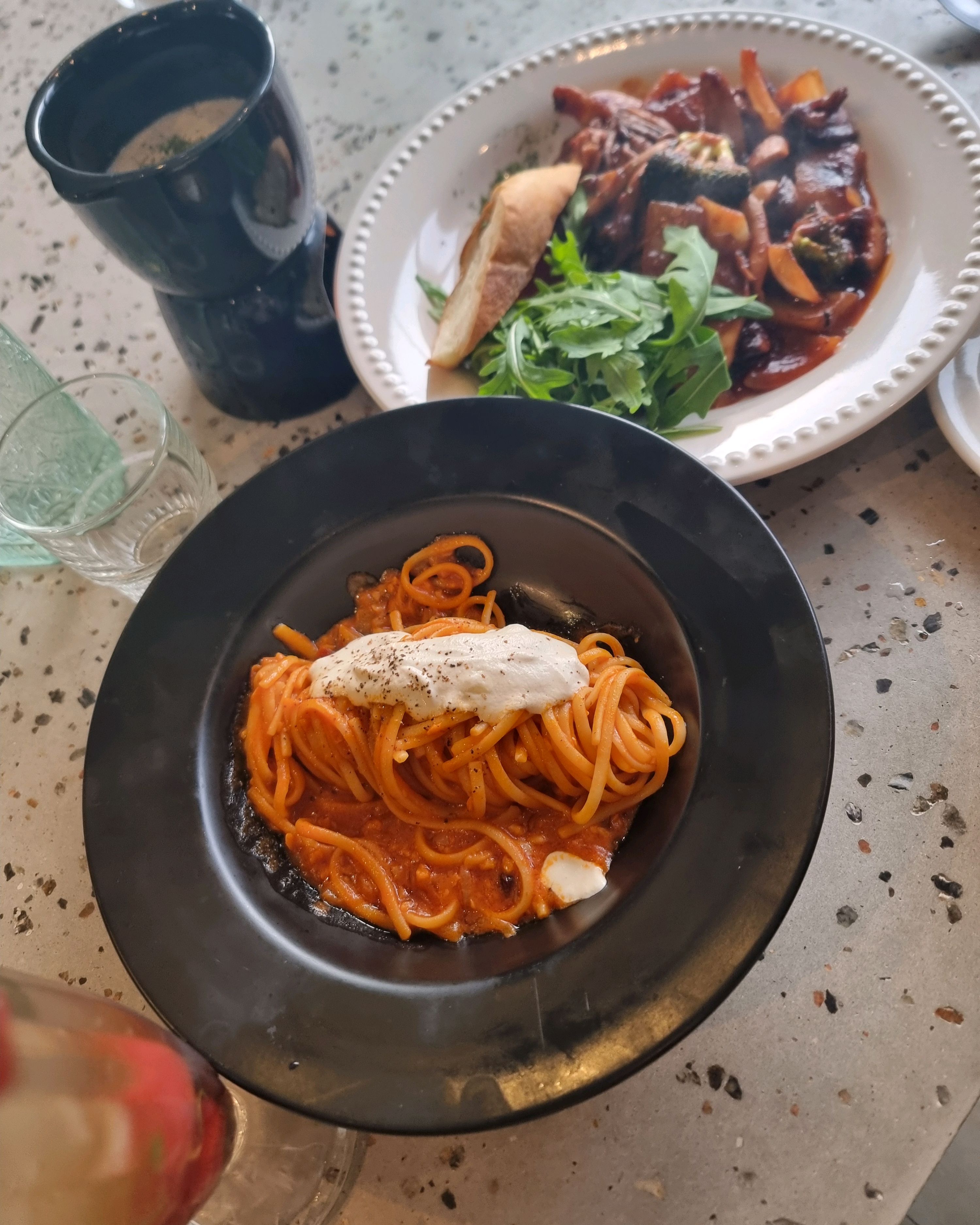 제가 사진을 못찍어서 좀 별로이게니왔는데😅 너무 맛있었습니다! 시간이없어서 얼른먹고 후딱
