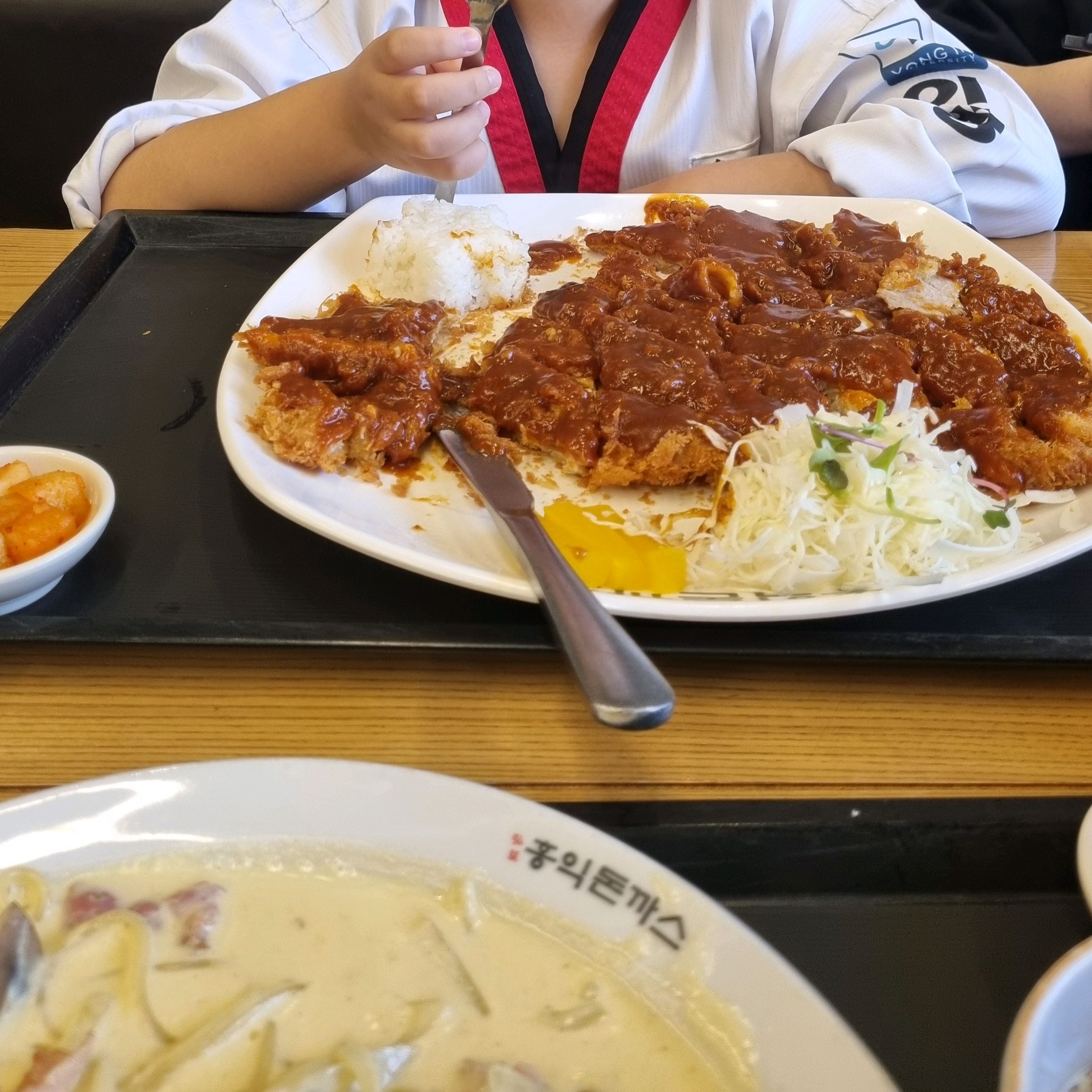 아이들이 아주 맛나게먹고, - 안성 맛집 홍익돈까스 안성점